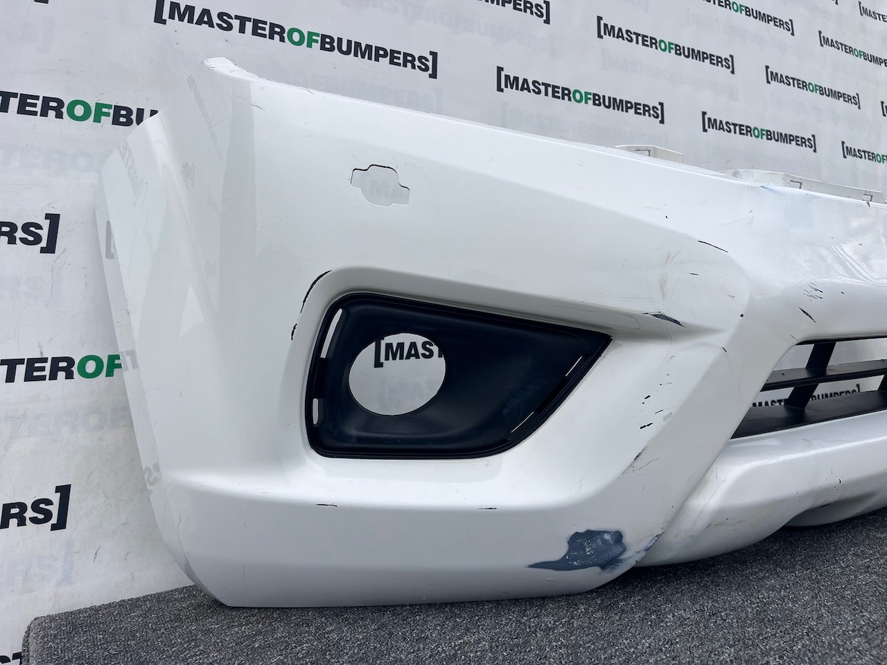 Nissan Navara Tekna Pick Up Mk4 2016-2021 Front Bumper + Jets Genuine [l689]