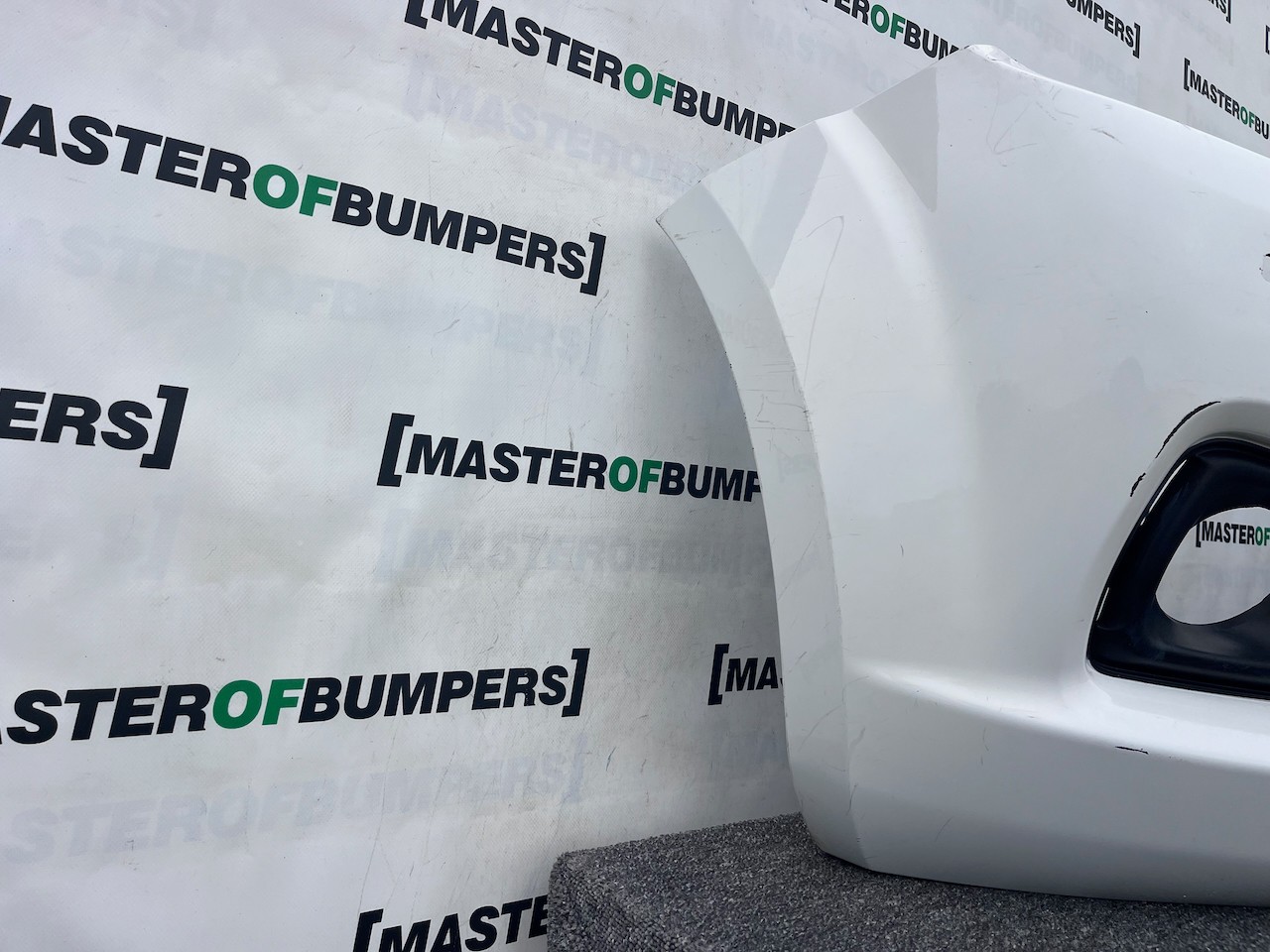 Nissan Navara Tekna Pick Up Mk4 2016-2021 Front Bumper + Jets Genuine [l689]