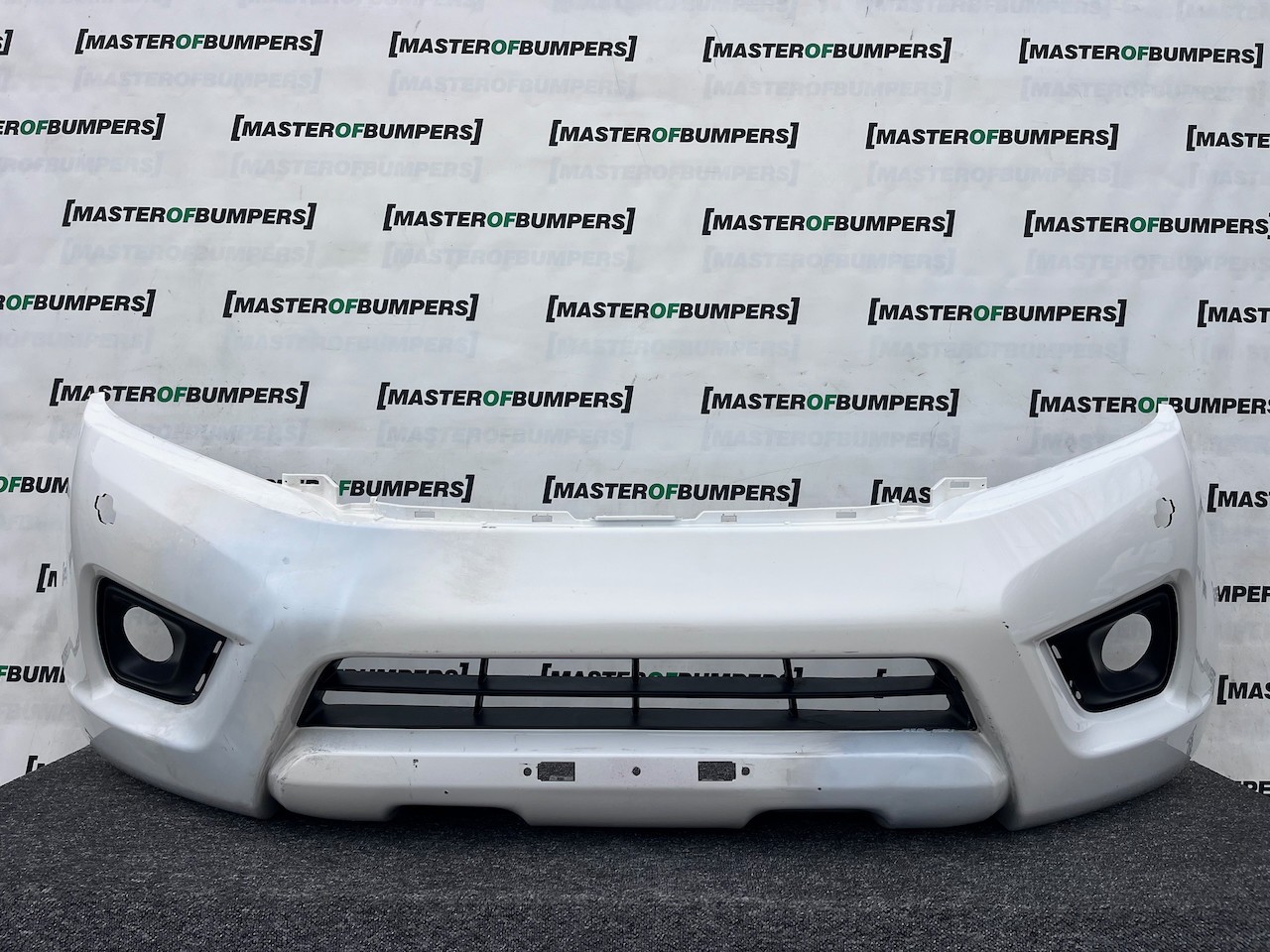 Nissan Navara Tekna Pick Up Mk4 2016-2021 Front Bumper + Jets Genuine [l694]