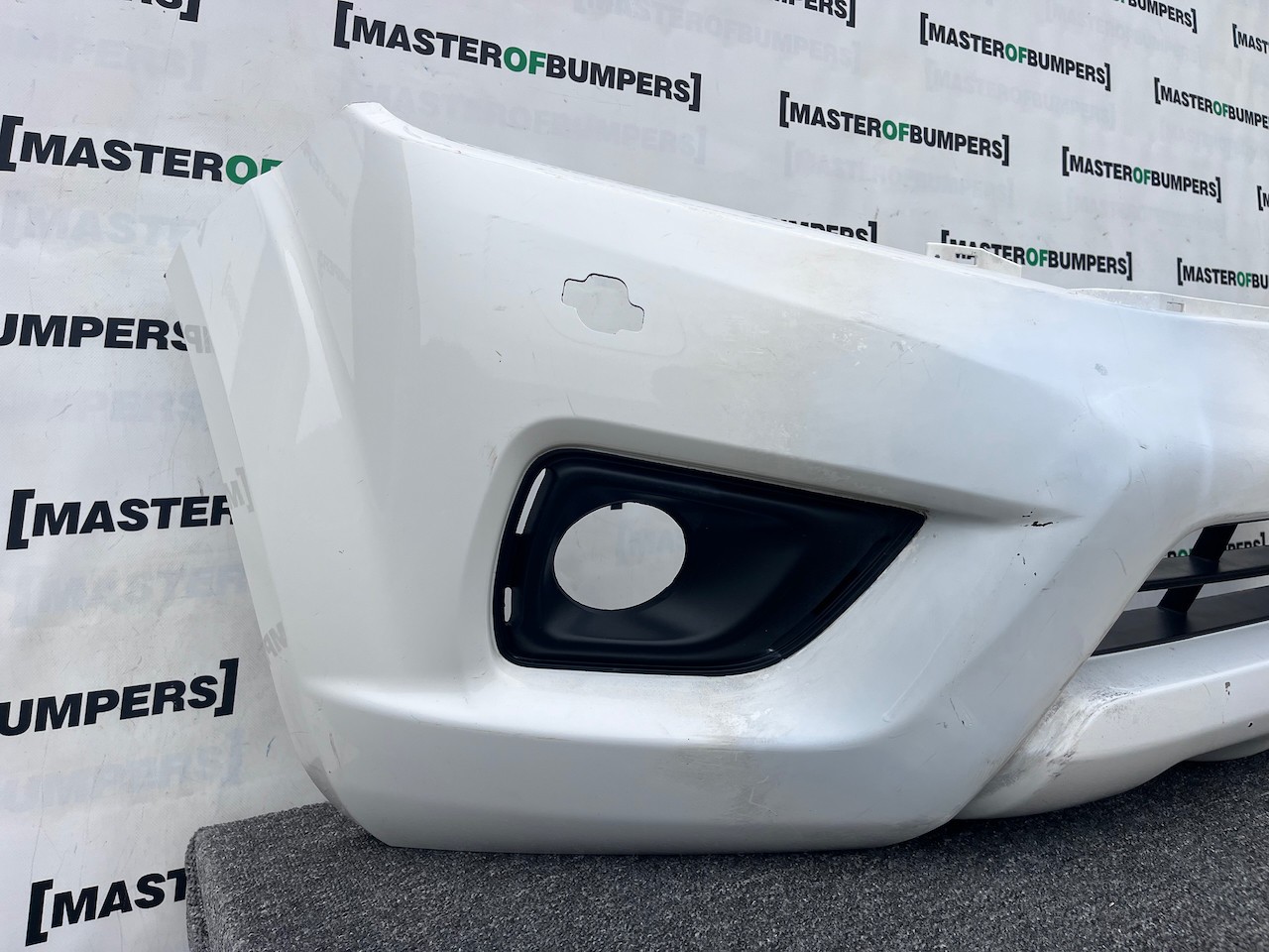 Nissan Navara Tekna Pick Up Mk4 2016-2021 Front Bumper + Jets Genuine [l694]