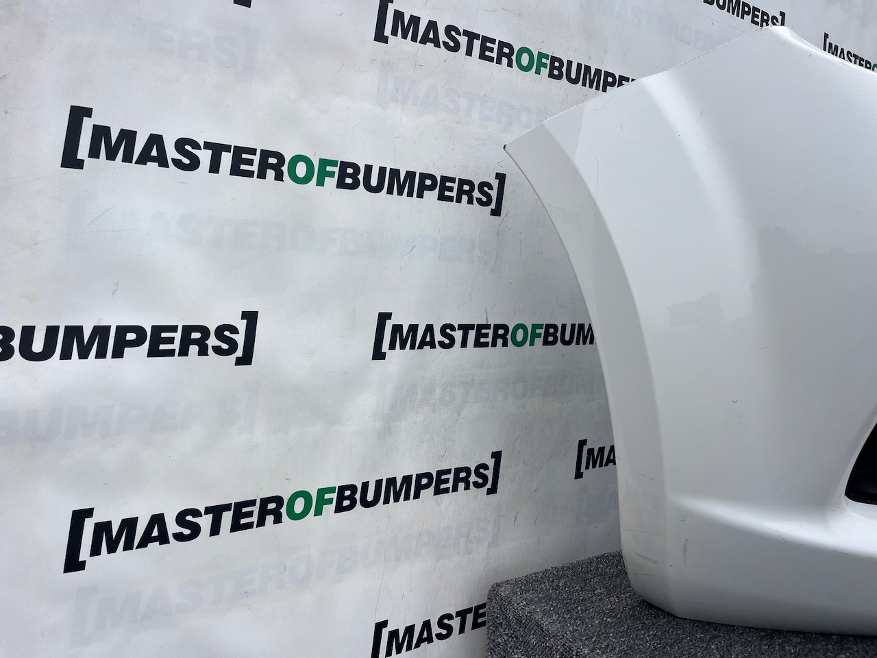 Nissan Navara Tekna Pick Up Mk4 2016-2021 Front Bumper + Jets Genuine [l694]