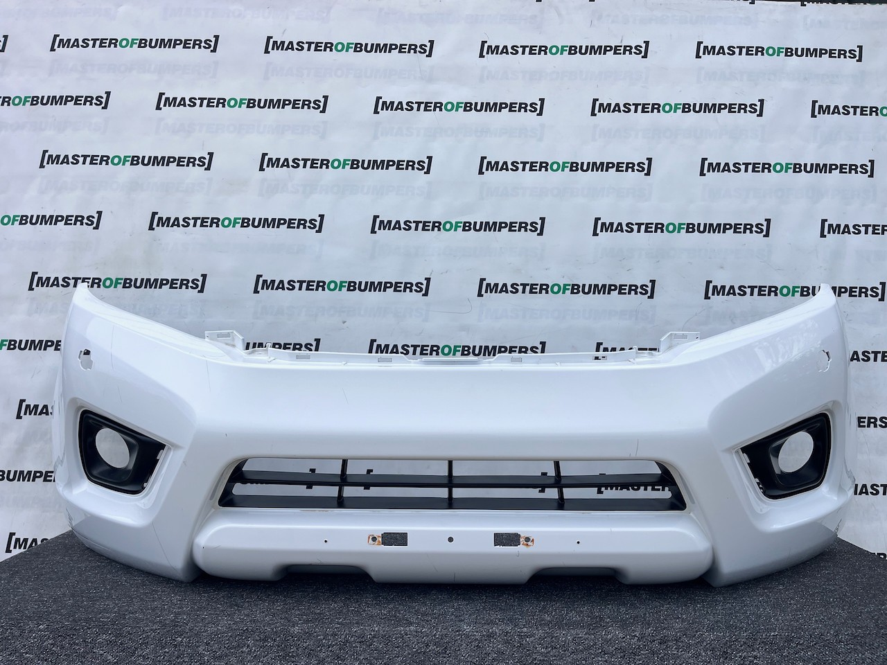 Nissan Navara Tekna Pick Up Mk4 2016-2021 Front Bumper + Jets Genuine [l703]