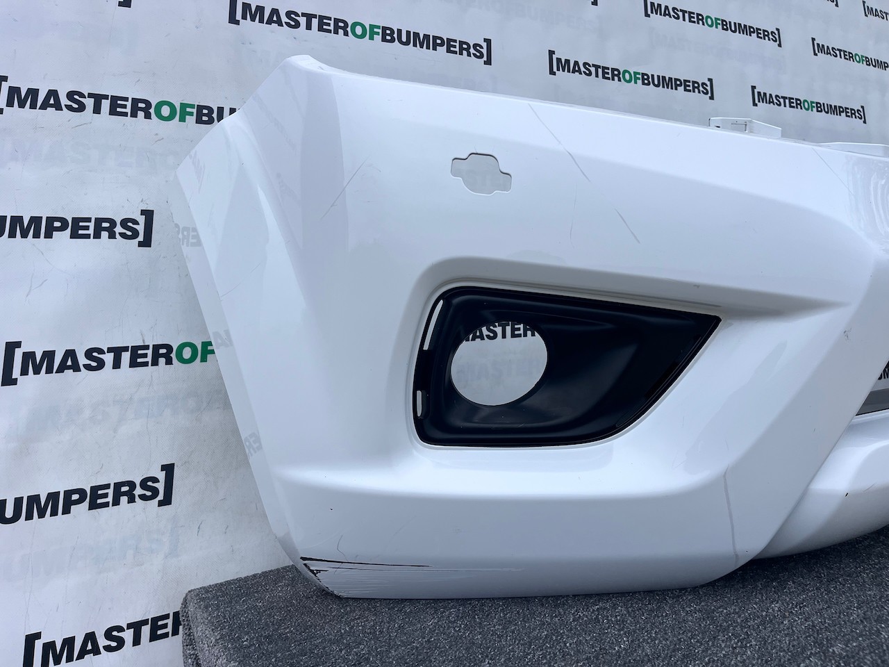 Nissan Navara Tekna Pick Up Mk4 2016-2021 Front Bumper + Jets Genuine [l703]