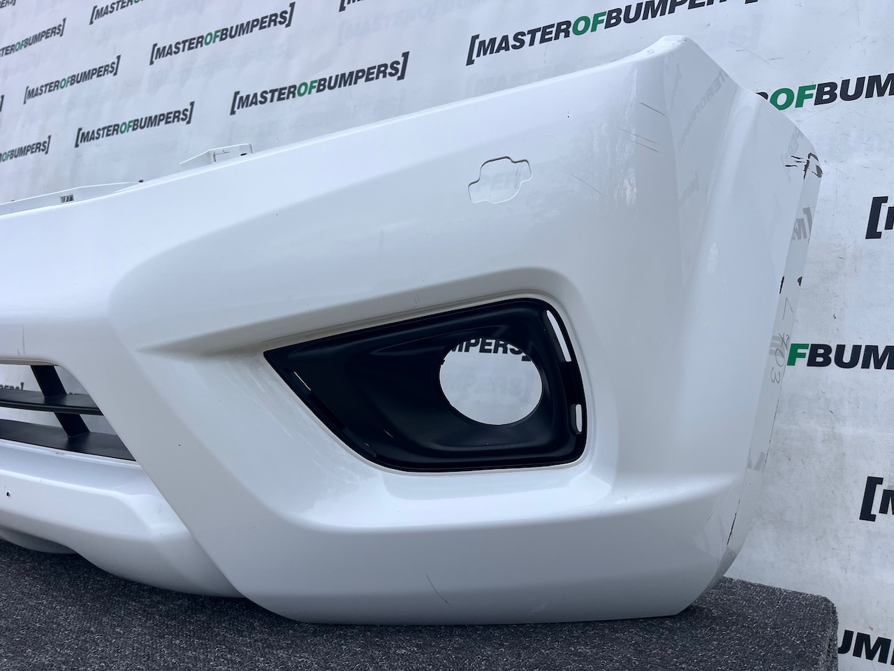 Nissan Navara Tekna Pick Up Mk4 2016-2021 Front Bumper + Jets Genuine [l703]