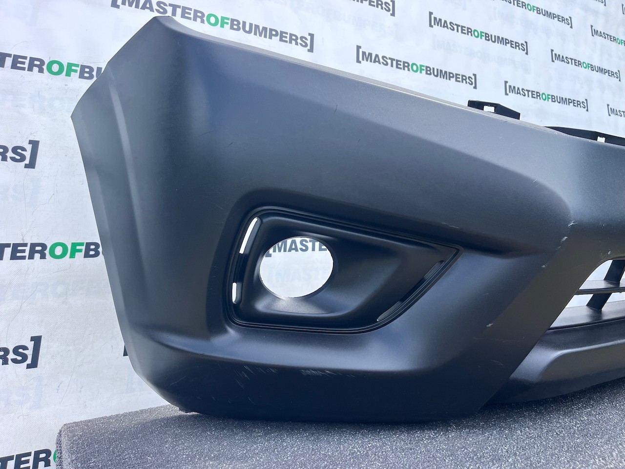 Nissan Navara Pick Up Mk4 2016-2021 Front Bumper Textured No Jets Genuine [l722]
