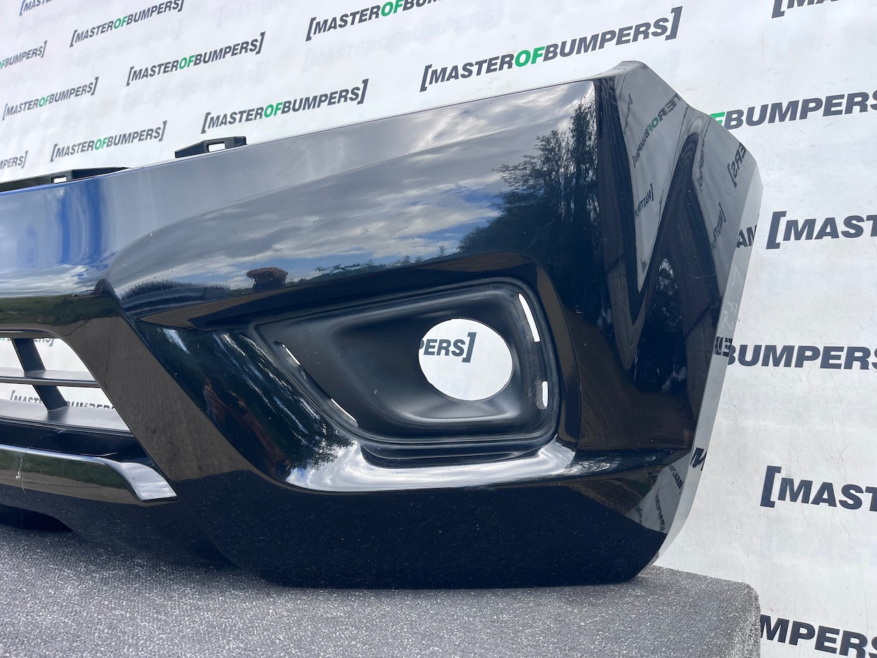 Nissan Navara Tekna Pick Up Mk4 2016-2021 Front Bumper No Jets Genuine [l723]