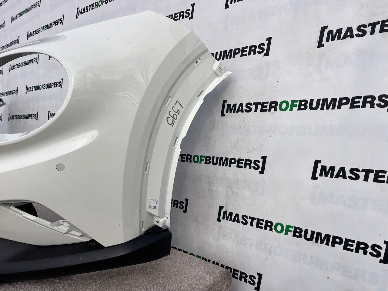 Nissan Juke Tekna N-connecta Mk2 2019 - 2024 Front Bumper 4 Pdc Genuine [l595]