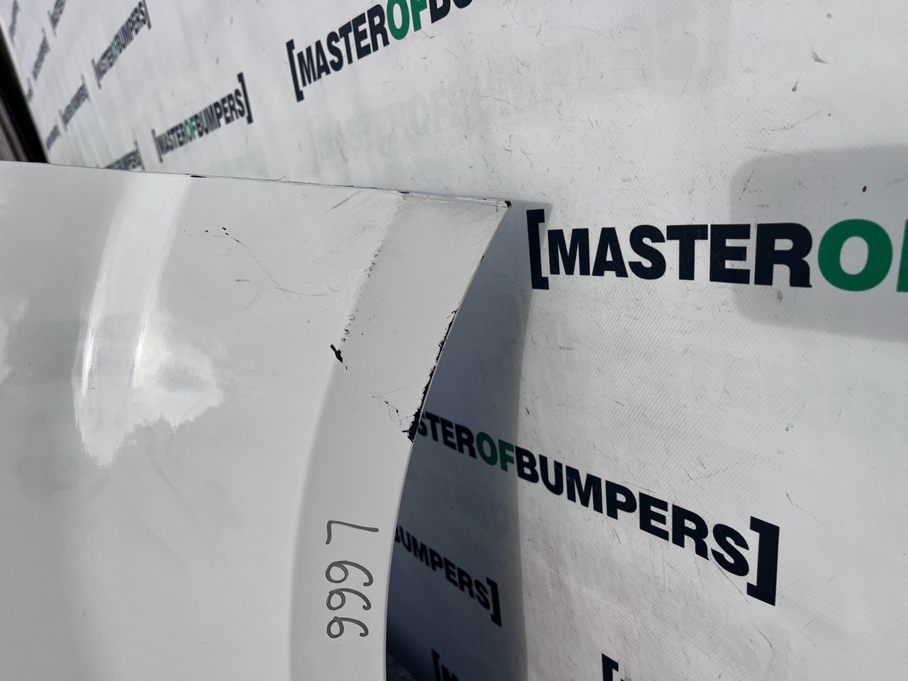 Nissan Navara Mk3 2016-2019 Front Bumper (for Model With Jets) Genuine [l666]