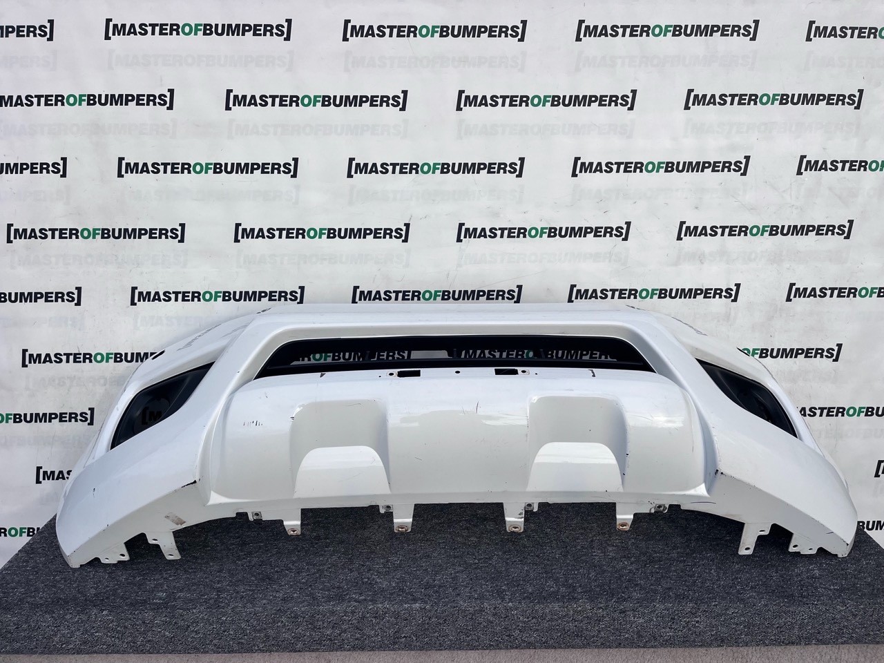 Nissan Navara Mk3 2016-2019 Front Bumper (for Model With Jets) Genuine [l666]