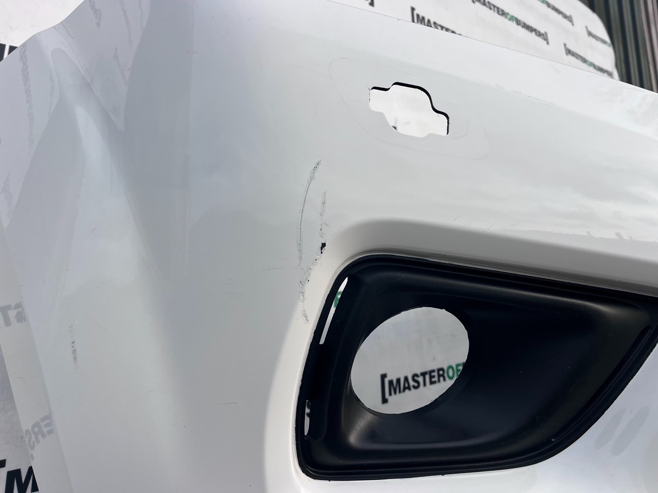 Nissan Navara Mk3 2016-2019 Front Bumper (for Model With Jets) Genuine [l666]