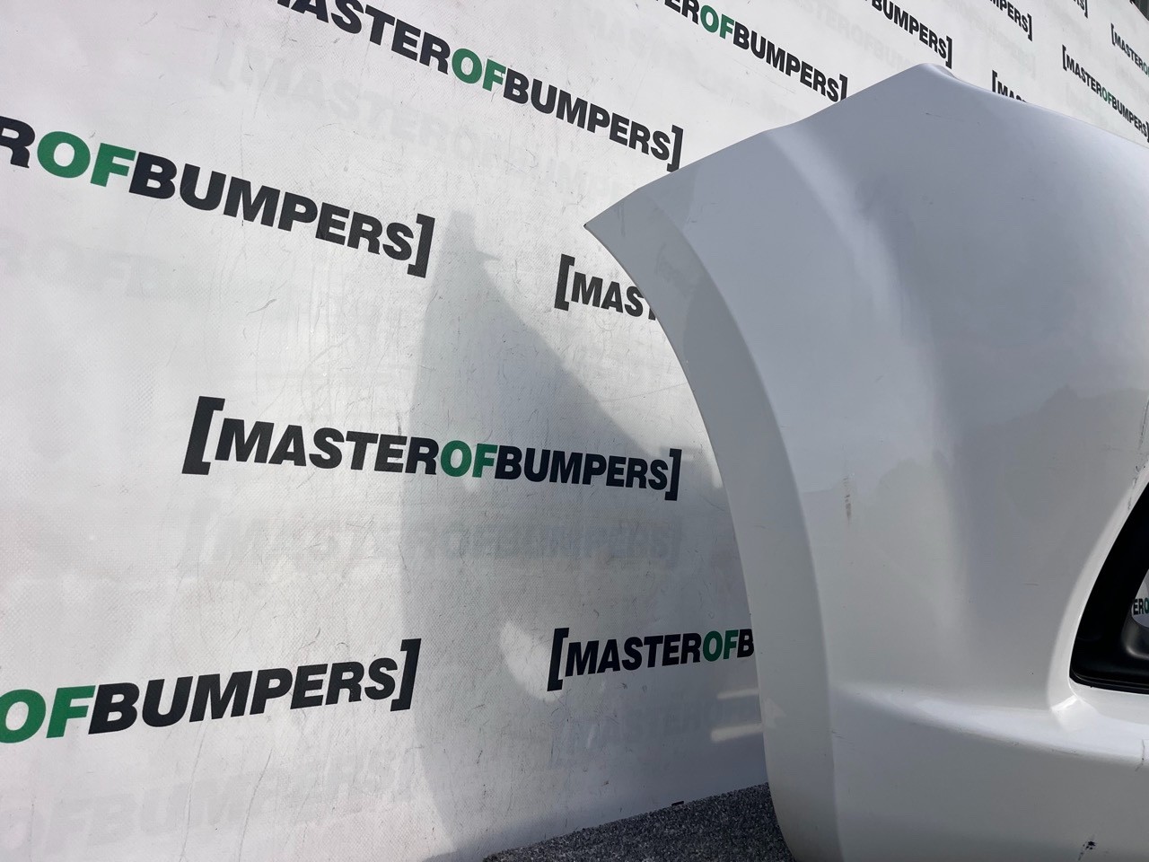 Nissan Navara Mk3 2016-2019 Front Bumper (for Model With Jets) Genuine [l666]