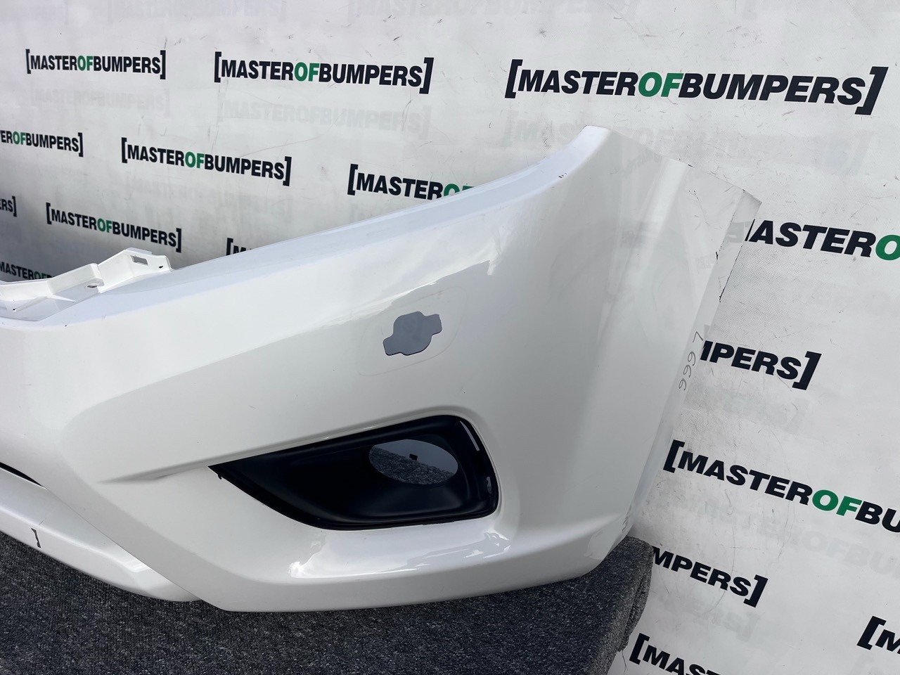 Nissan Navara Mk3 2016-2019 Front Bumper (for Model With Jets) Genuine [l666]