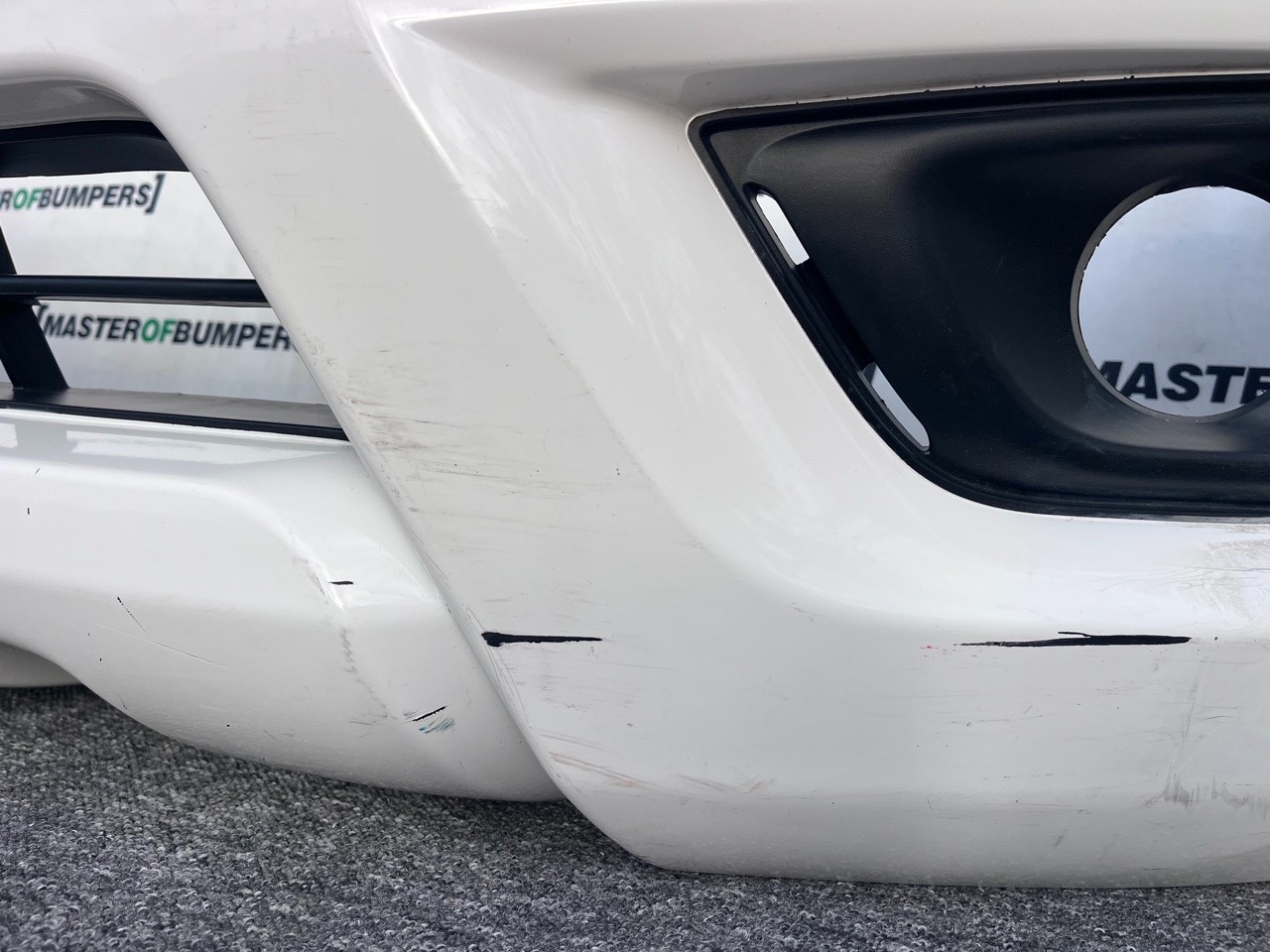 Nissan Navara Mk3 2016-2019 Front Bumper (for Model With Jets) Genuine [l668]