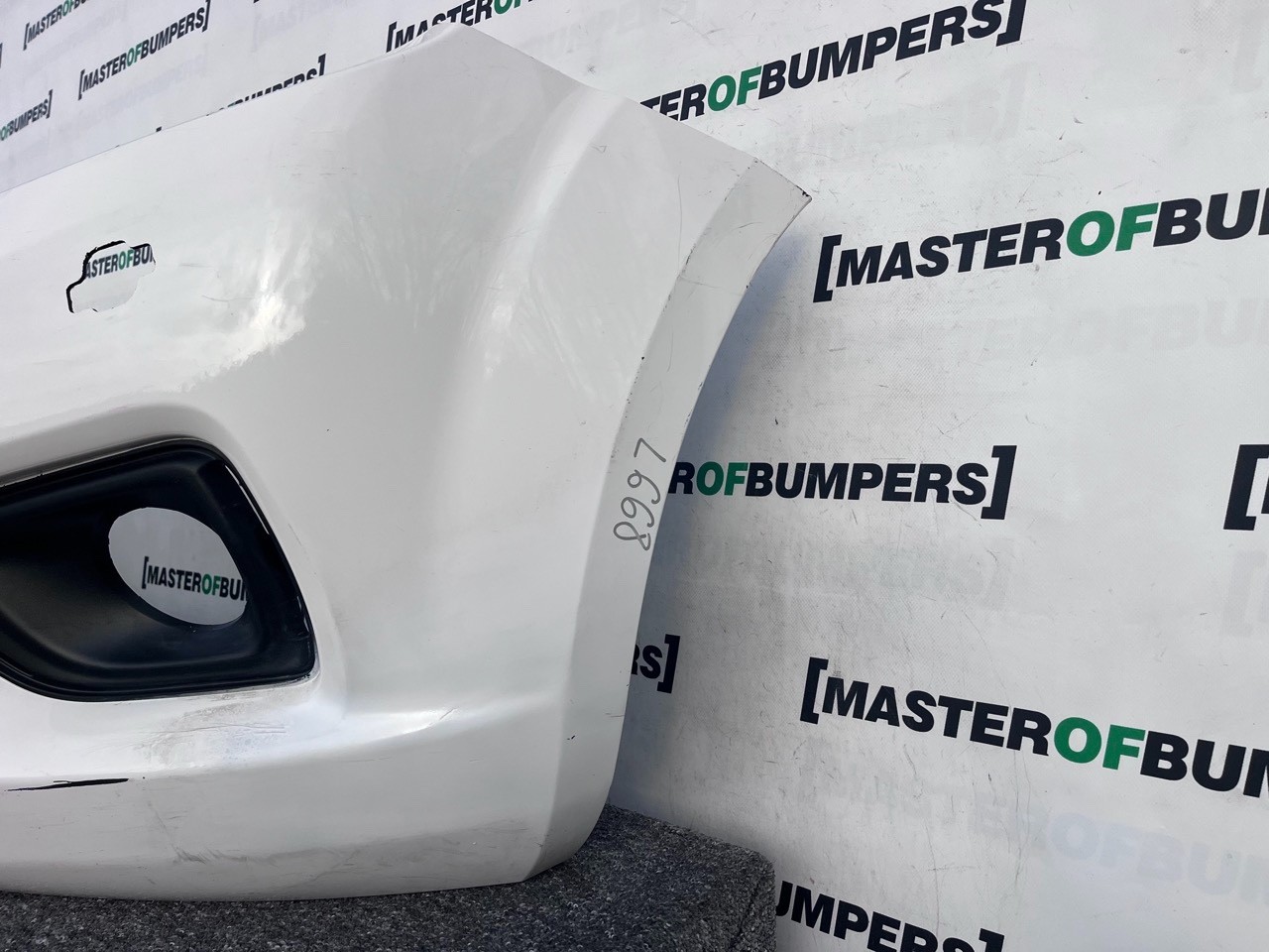 Nissan Navara Mk3 2016-2019 Front Bumper (for Model With Jets) Genuine [l668]