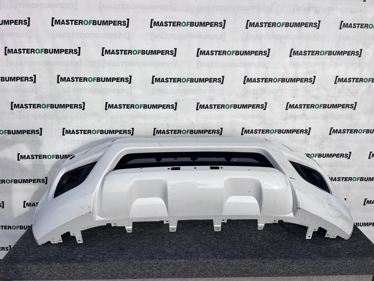 Nissan Navara Mk3 2016-2019 Front Bumper (for Model With Jets) Genuine [l668]