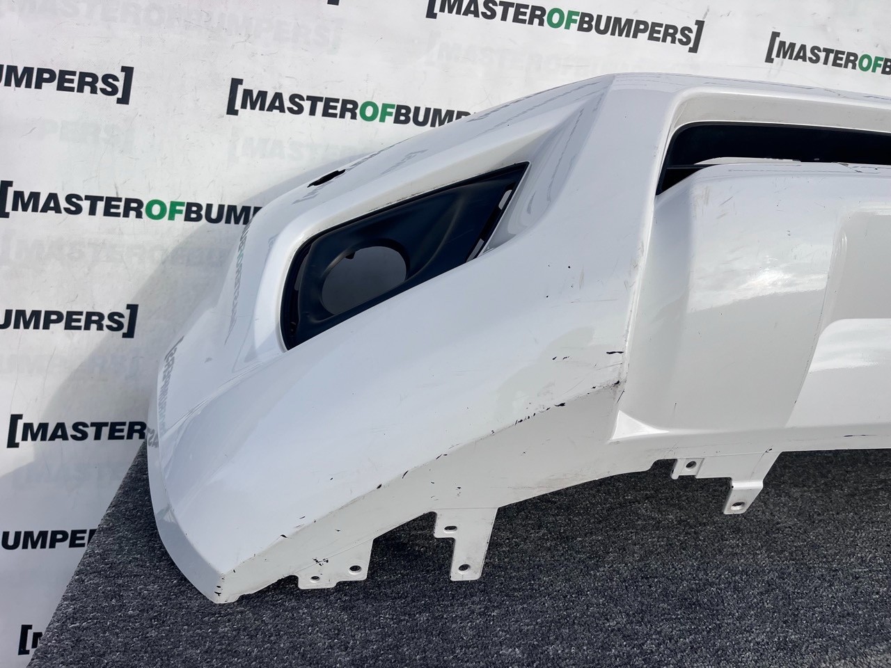 Nissan Navara Mk3 2016-2019 Front Bumper (for Model With Jets) Genuine [l668]