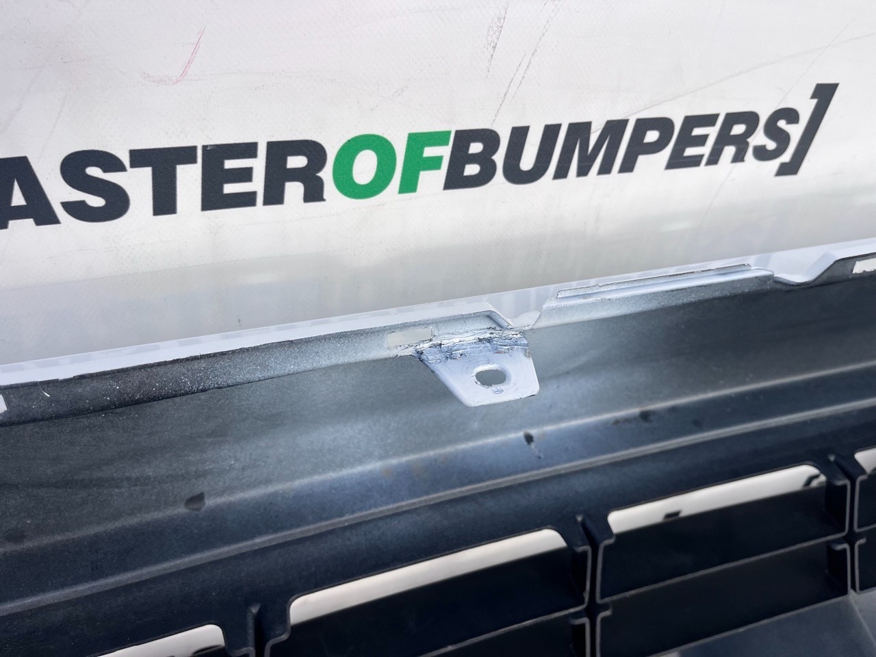 Nissan Navara Mk3 2016-2019 Front Bumper (for Model With Jets) Genuine [l668]