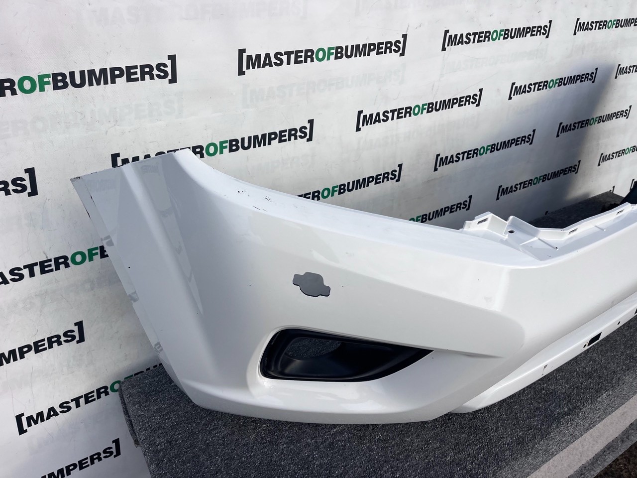 Nissan Navara Mk3 2016-2019 Front Bumper (for Model With Jets) Genuine [l668]