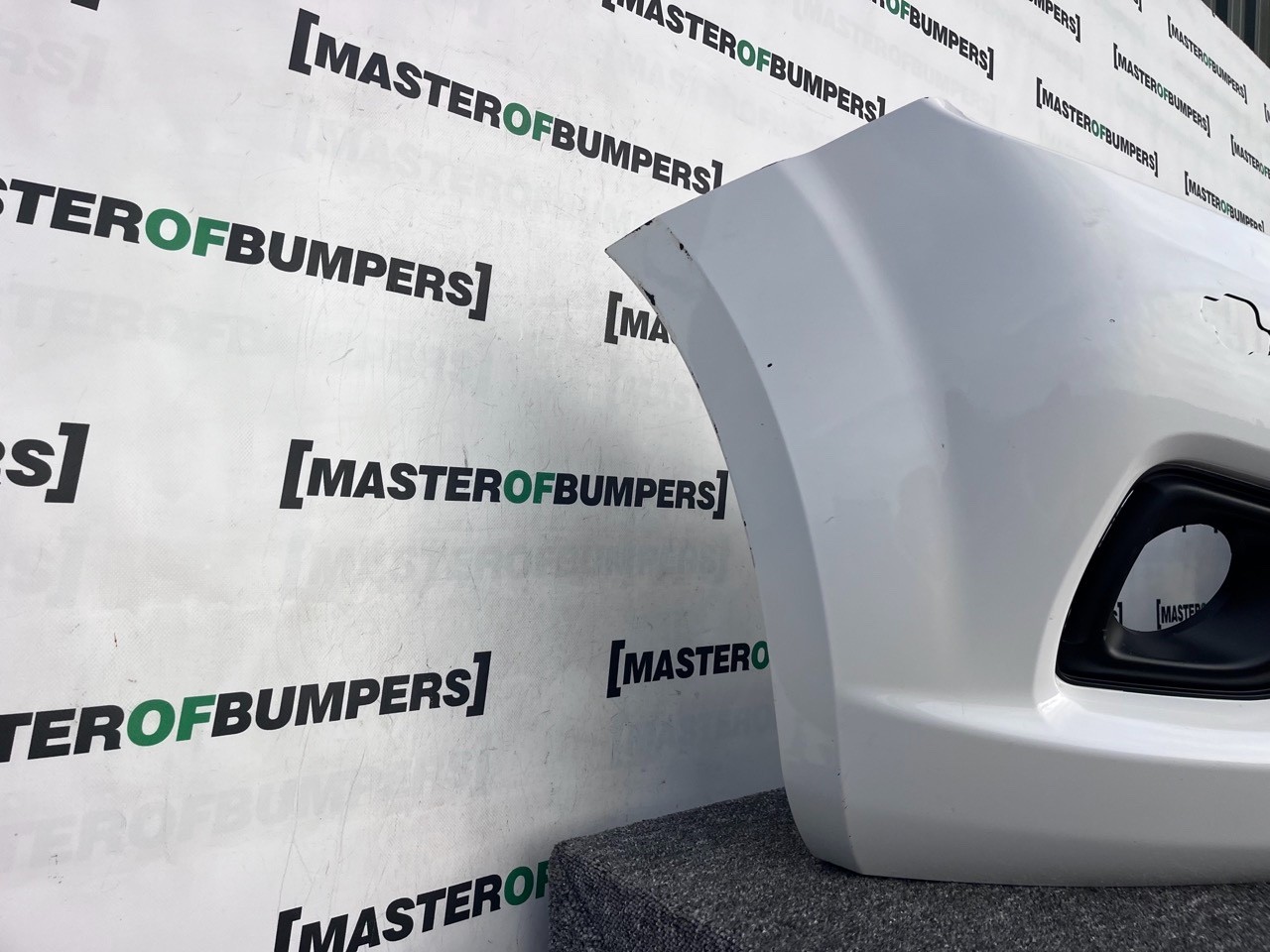 Nissan Navara Mk3 2016-2019 Front Bumper (for Model With Jets) Genuine [l668]