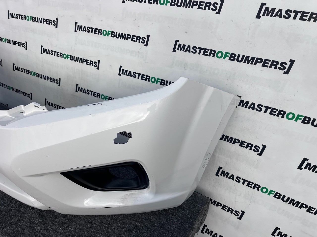 Nissan Navara Mk3 2016-2019 Front Bumper (for Model With Jets) Genuine [l668]