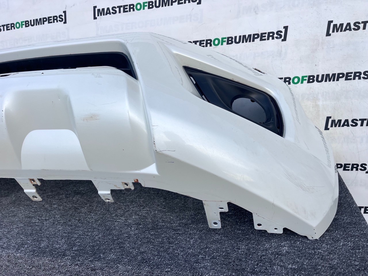 Nissan Navara Mk3 2016-2019 Front Bumper (for Model With Jets) Genuine [l672]