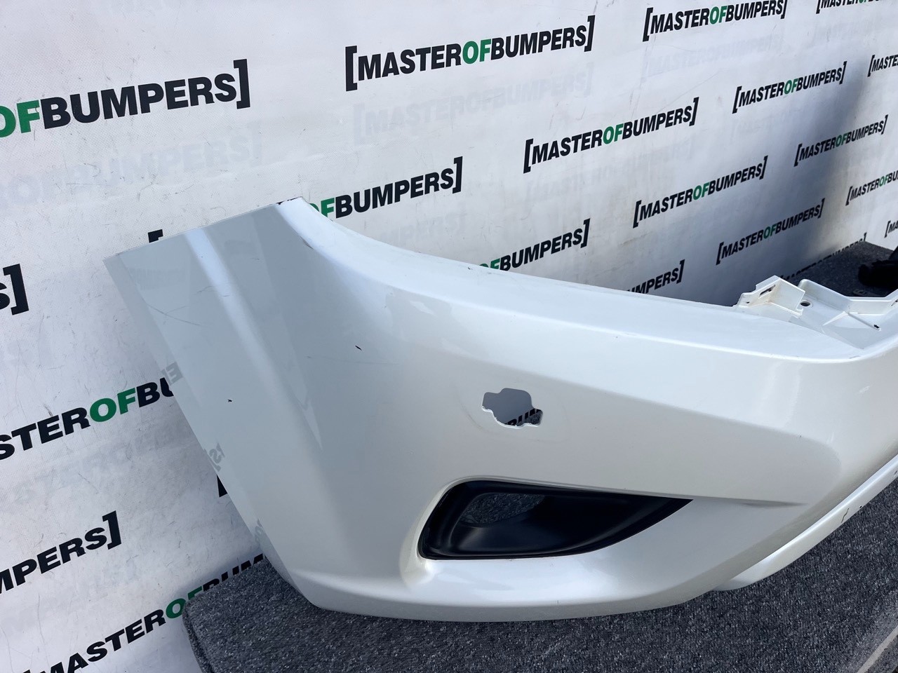 Nissan Navara Mk3 2016-2019 Front Bumper (for Model With Jets) Genuine [l672]