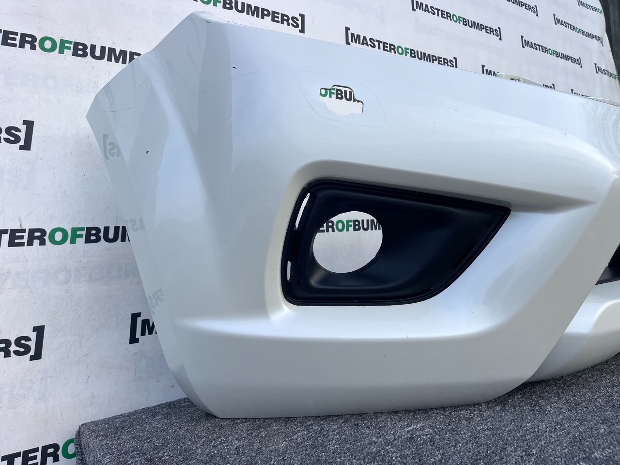 Nissan Navara Mk3 2016-2019 Front Bumper (for Model With Jets) Genuine [l672]