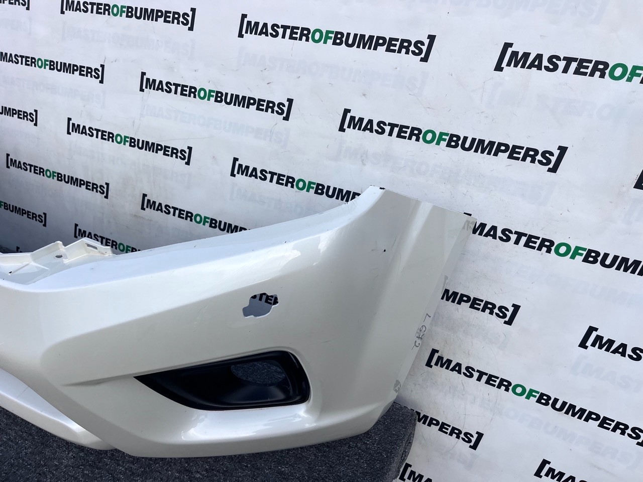 Nissan Navara Mk3 2016-2019 Front Bumper (for Model With Jets) Genuine [l672]