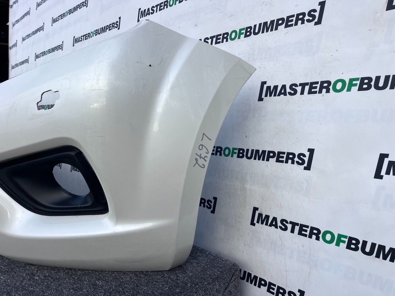 Nissan Navara Mk3 2016-2019 Front Bumper (for Model With Jets) Genuine [l672]