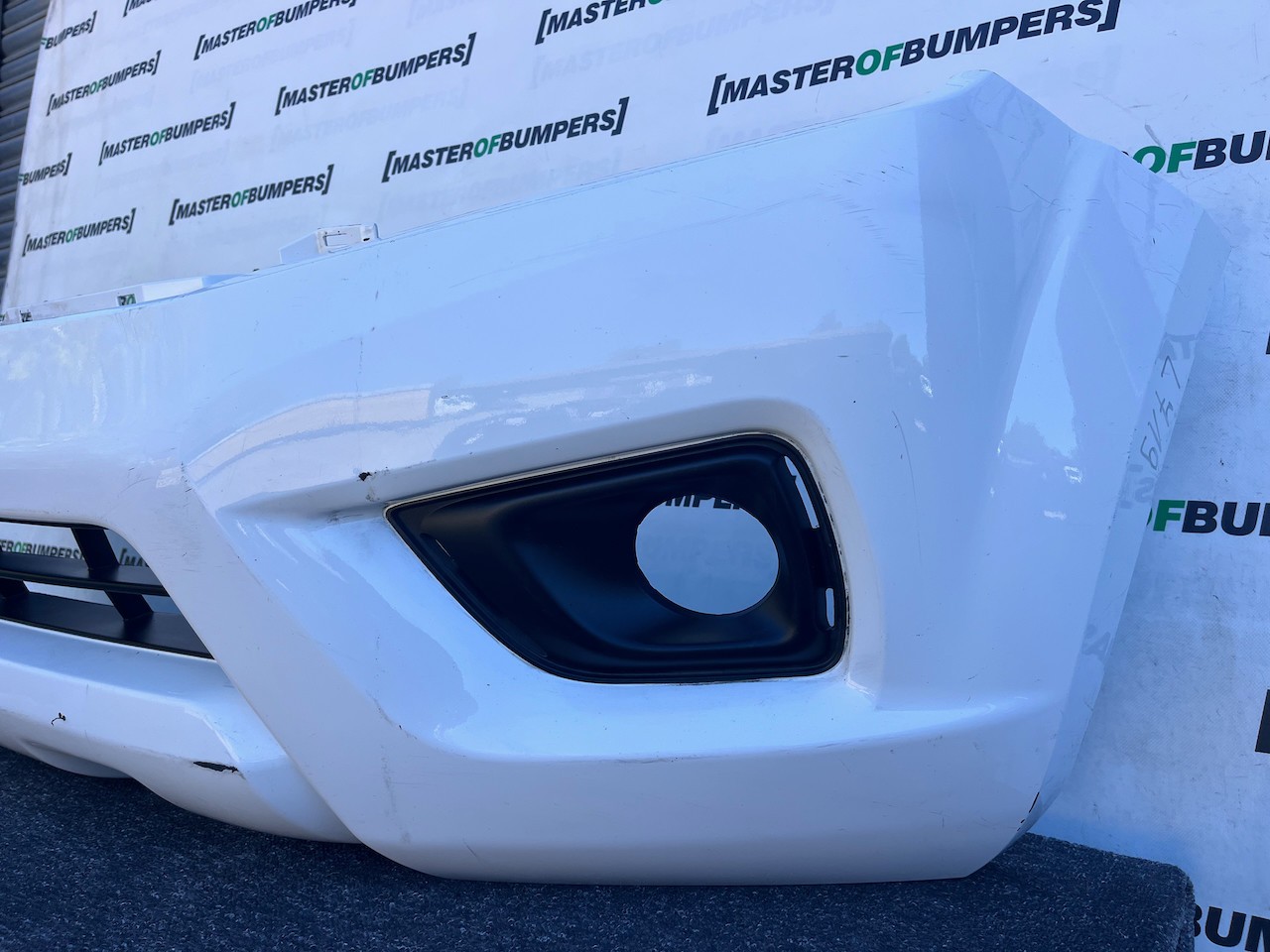 Nissan Navara Tekna Pick Up Mk4 2016-2021 Front Bumper No Jets Genuine [l719]