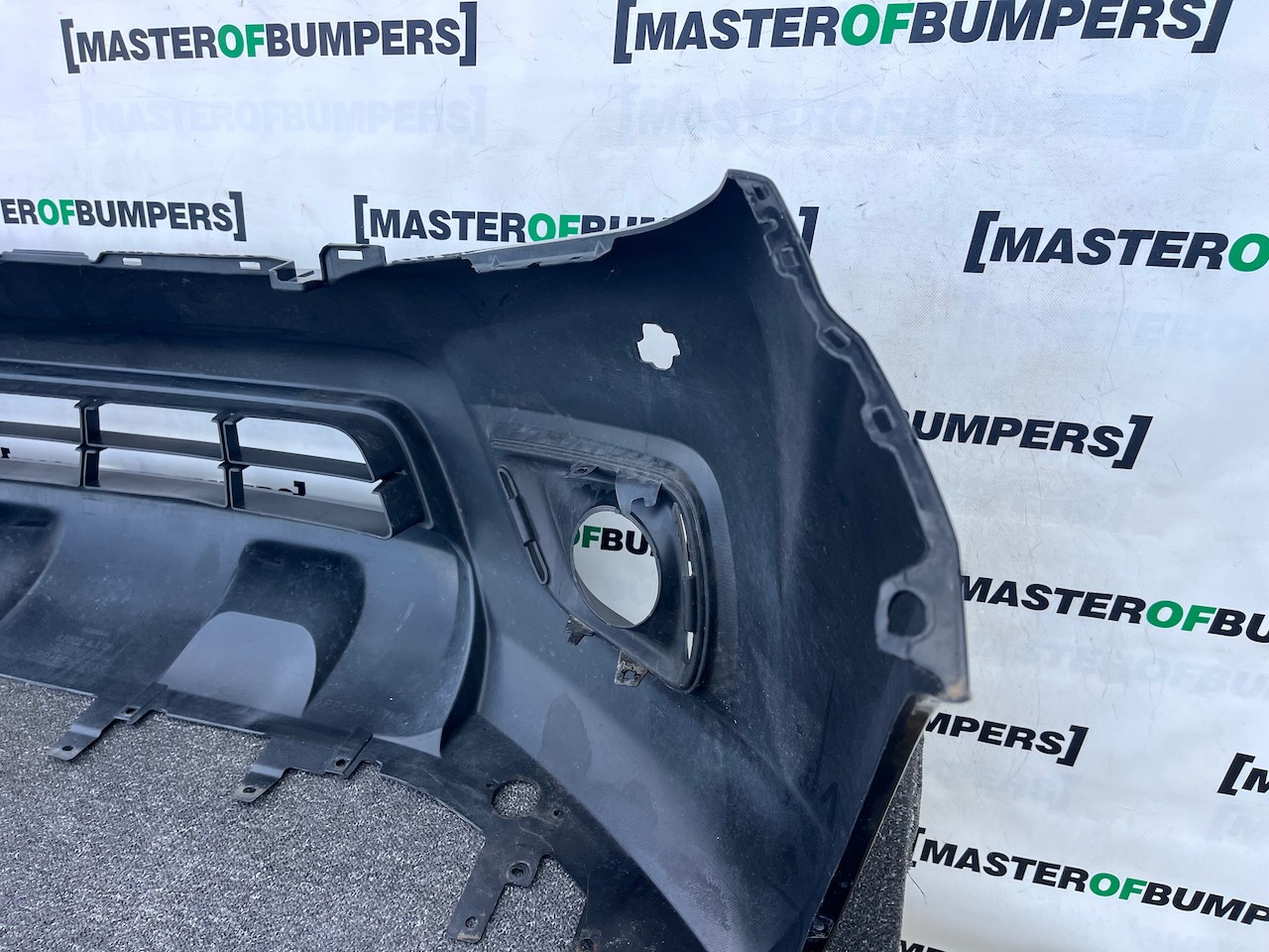 Nissan Navara Tekna Pick Up Mk4 2016-2021 Front Bumper Jets Genuine [l724]