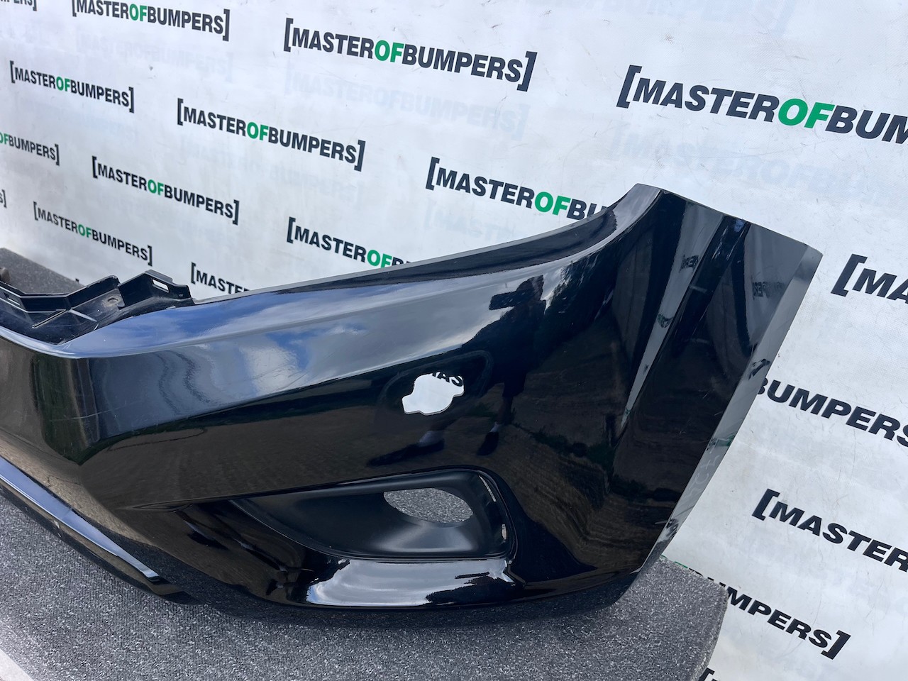 Nissan Navara Tekna Pick Up Mk4 2016-2021 Front Bumper Jets Genuine [l724]