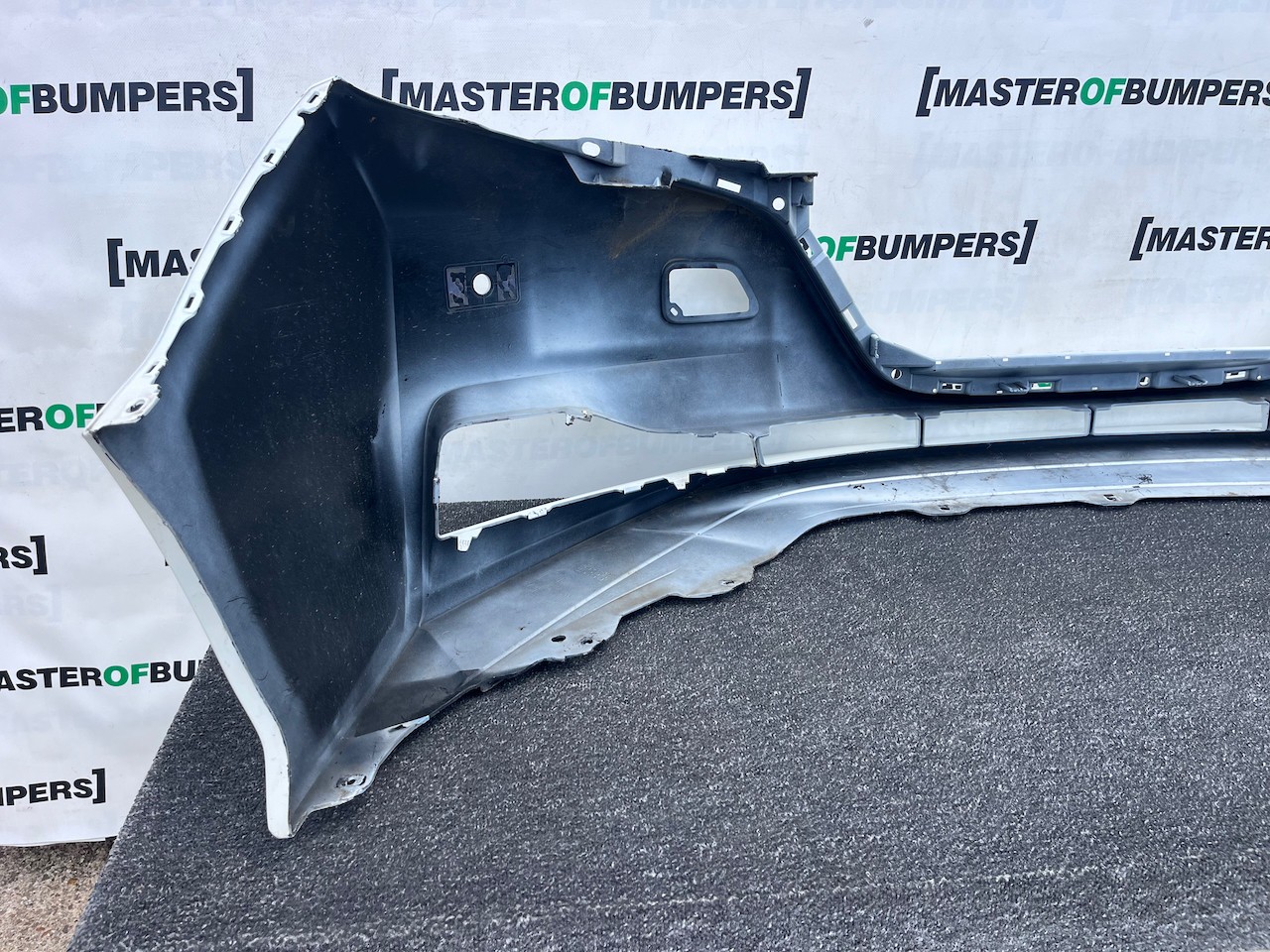 Nissan Leaf Tekna N-connecta Mk2 2017-2022 Front Bumper 4 Pdc Genuine [l727]