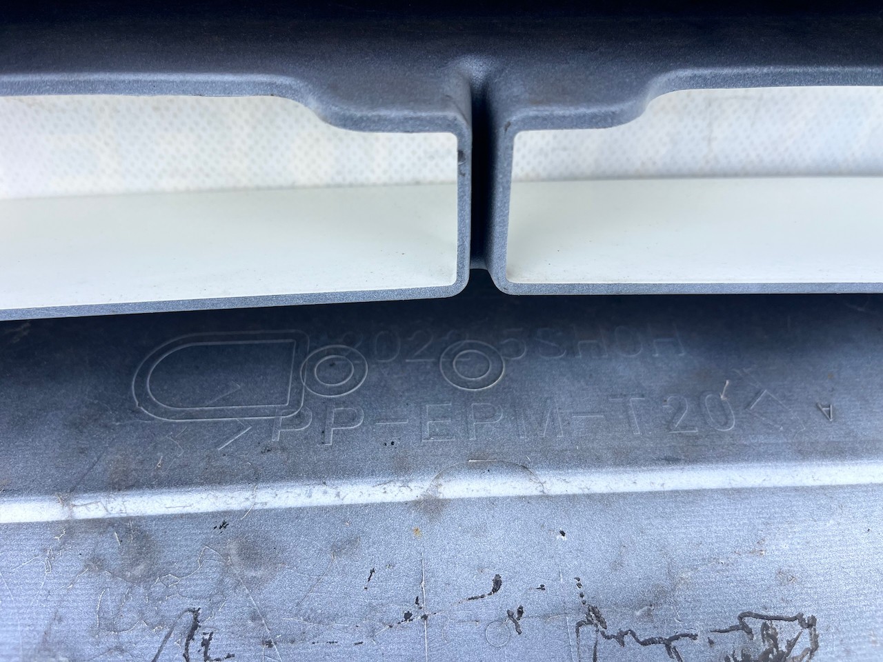 Nissan Leaf Tekna N-connecta Mk2 2017-2022 Front Bumper 4 Pdc Genuine [l727]