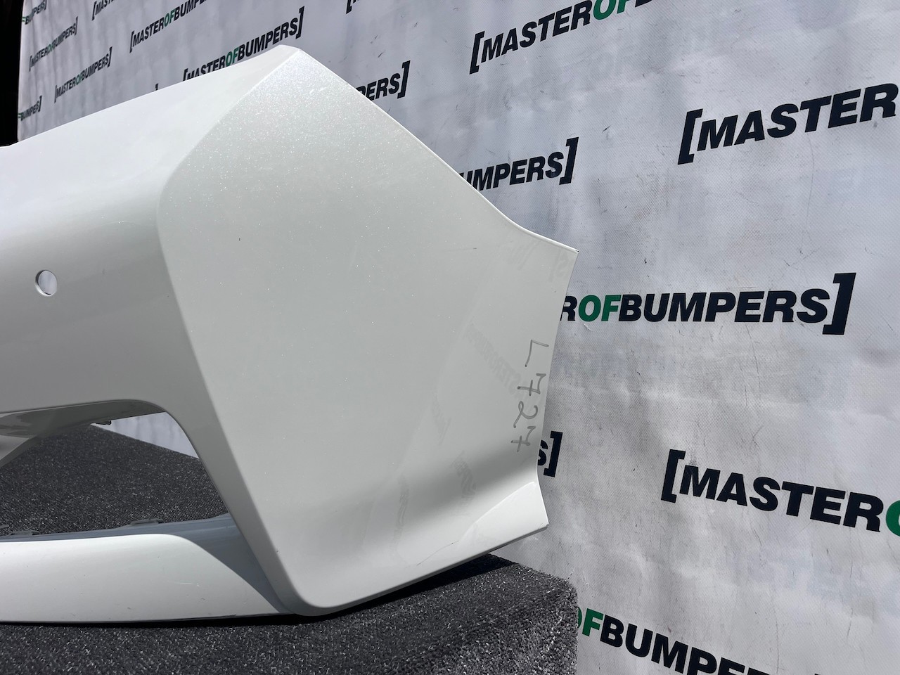 Nissan Leaf Tekna N-connecta Mk2 2017-2022 Front Bumper 4 Pdc Genuine [l727]