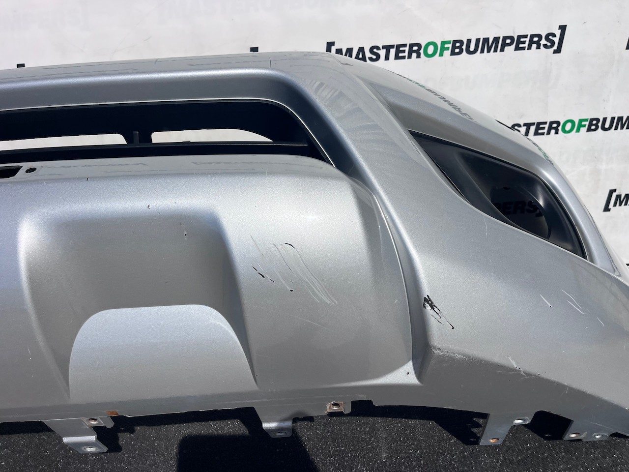 Nissan Navara Tekna Pick Up Mk4 2016-2021 Front Bumper + Jets Genuine [l739]