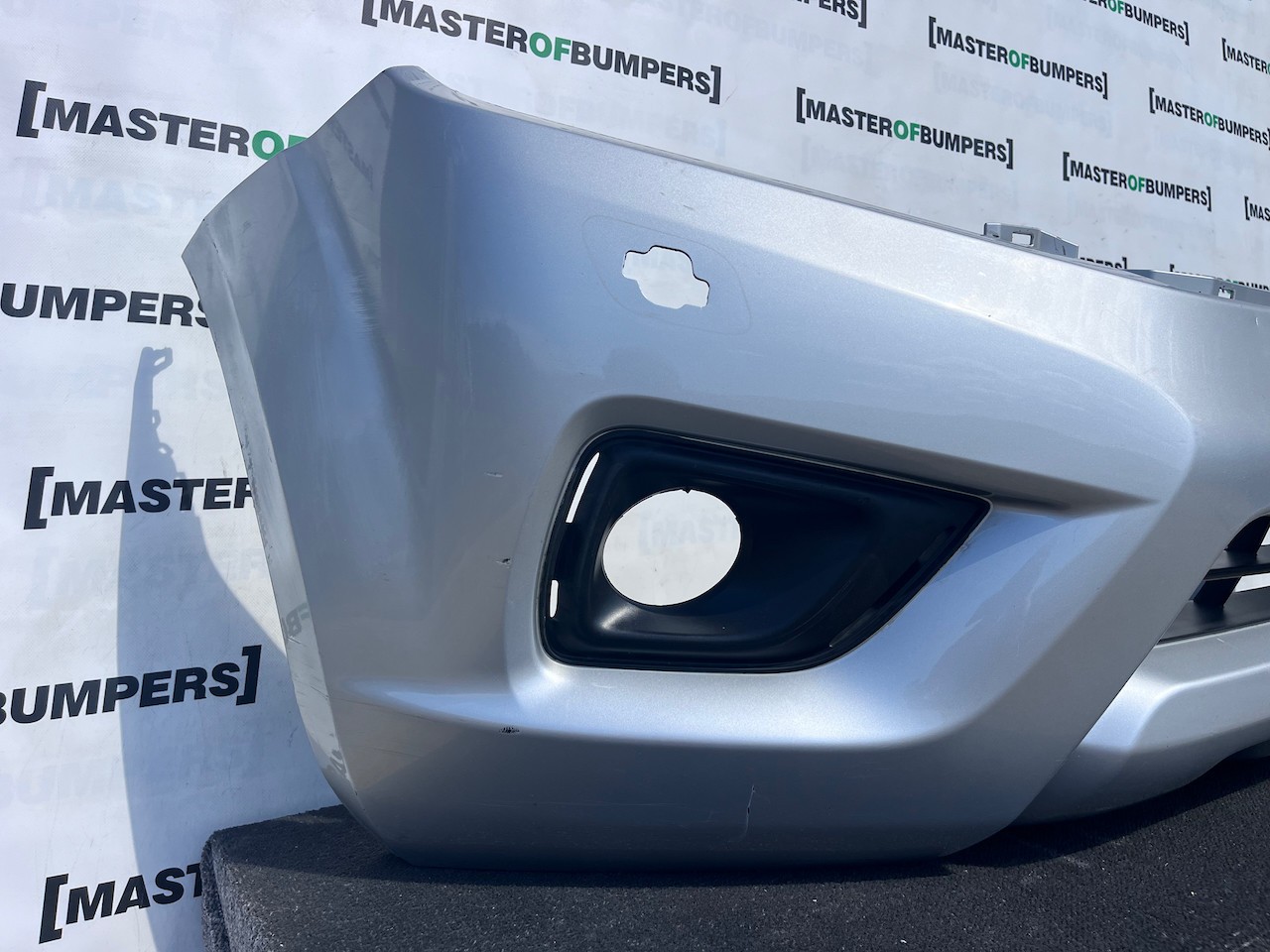 Nissan Navara Tekna Pick Up Mk4 2016-2021 Front Bumper + Jets Genuine [l739]
