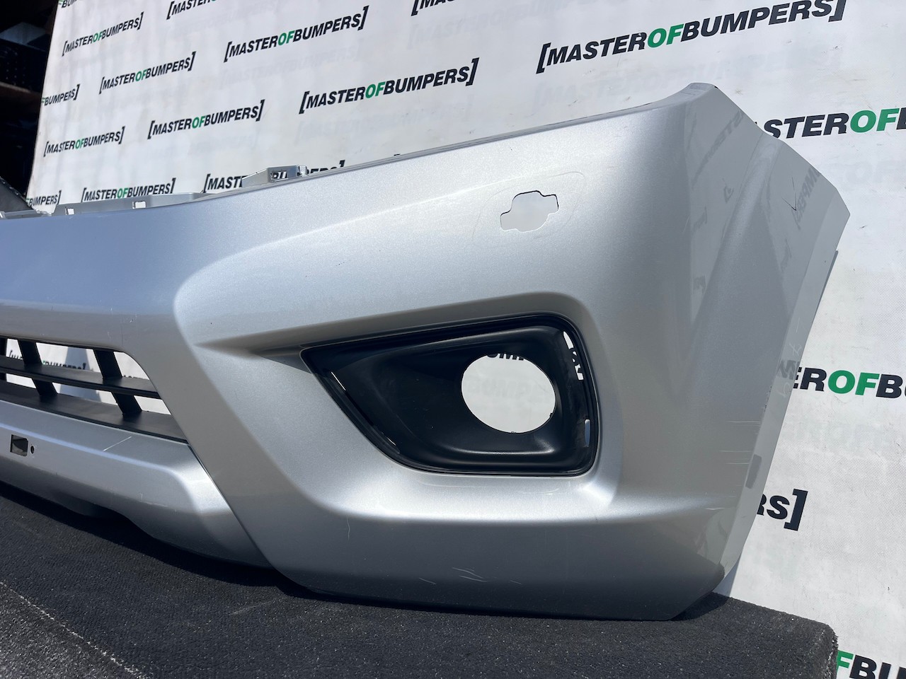 Nissan Navara Tekna Pick Up Mk4 2016-2021 Front Bumper + Jets Genuine [l739]