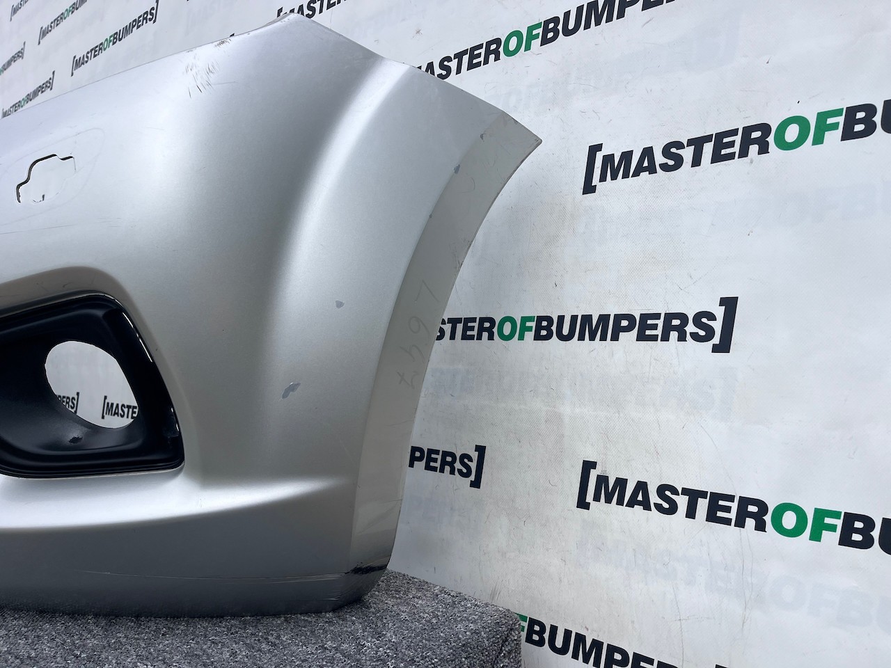 Nissan Navara Tekna Pick Up Mk4 2016-2021 Front Bumper + Jets Genuine [l647]