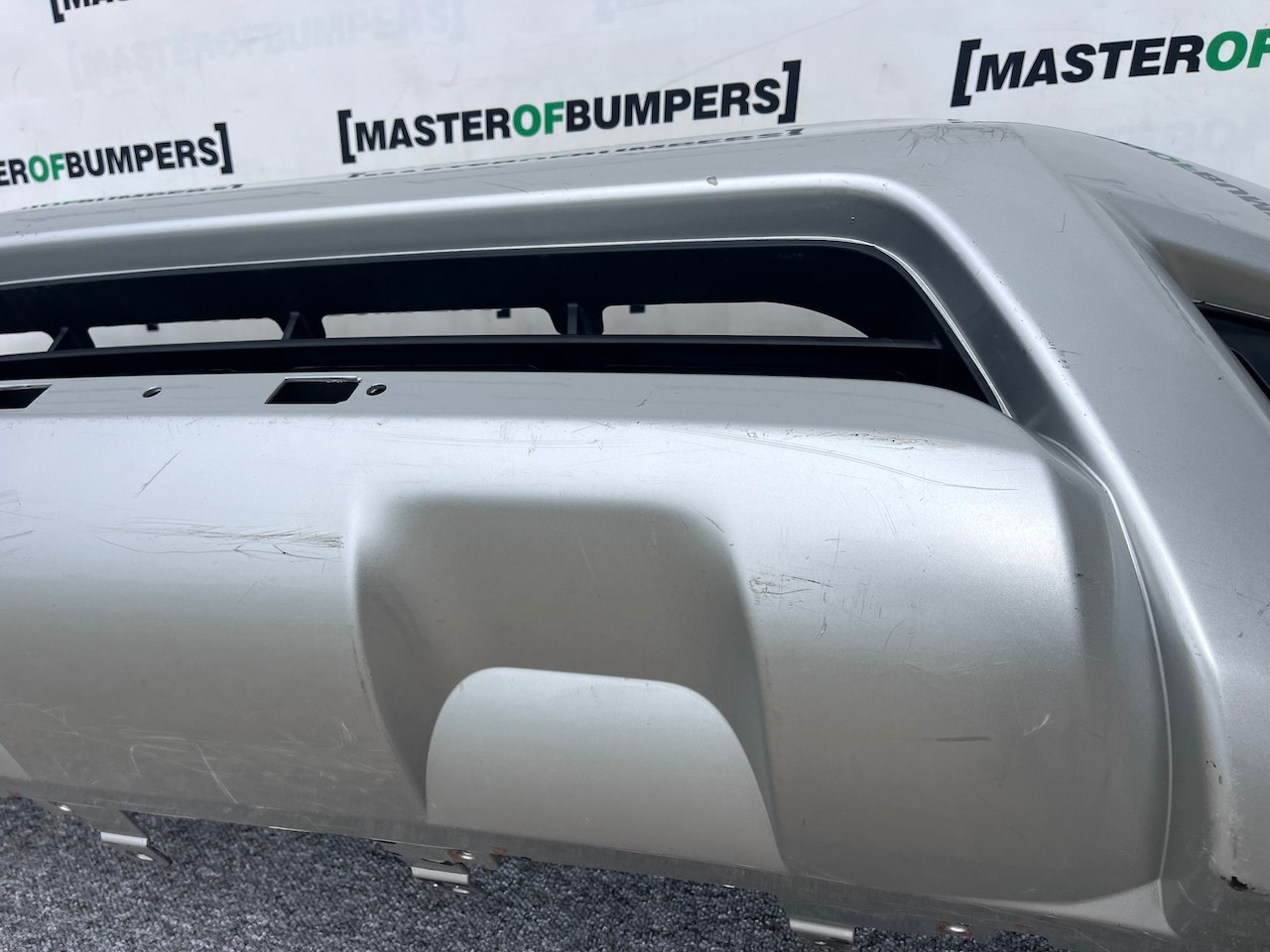 Nissan Navara Tekna Pick Up Mk4 2016-2021 Front Bumper + Jets Genuine [l647]