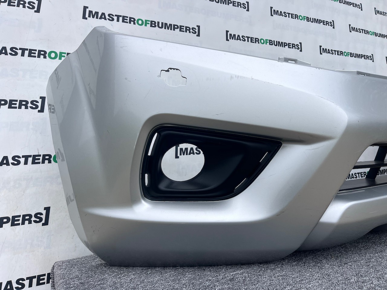 Nissan Navara Tekna Pick Up Mk4 2016-2021 Front Bumper + Jets Genuine [l647]