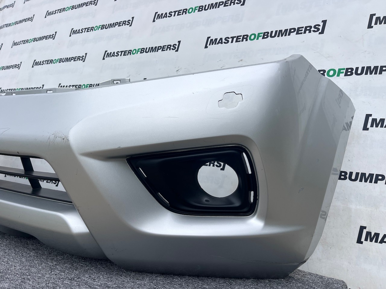 Nissan Navara Tekna Pick Up Mk4 2016-2021 Front Bumper + Jets Genuine [l647]