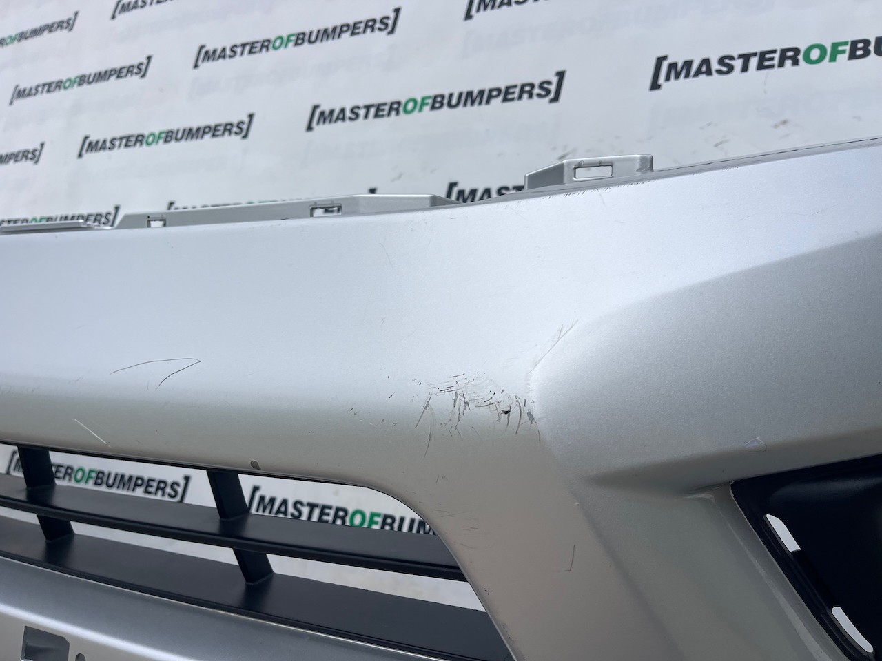 Nissan Navara Tekna Pick Up Mk4 2016-2021 Front Bumper + Jets Genuine [l647]