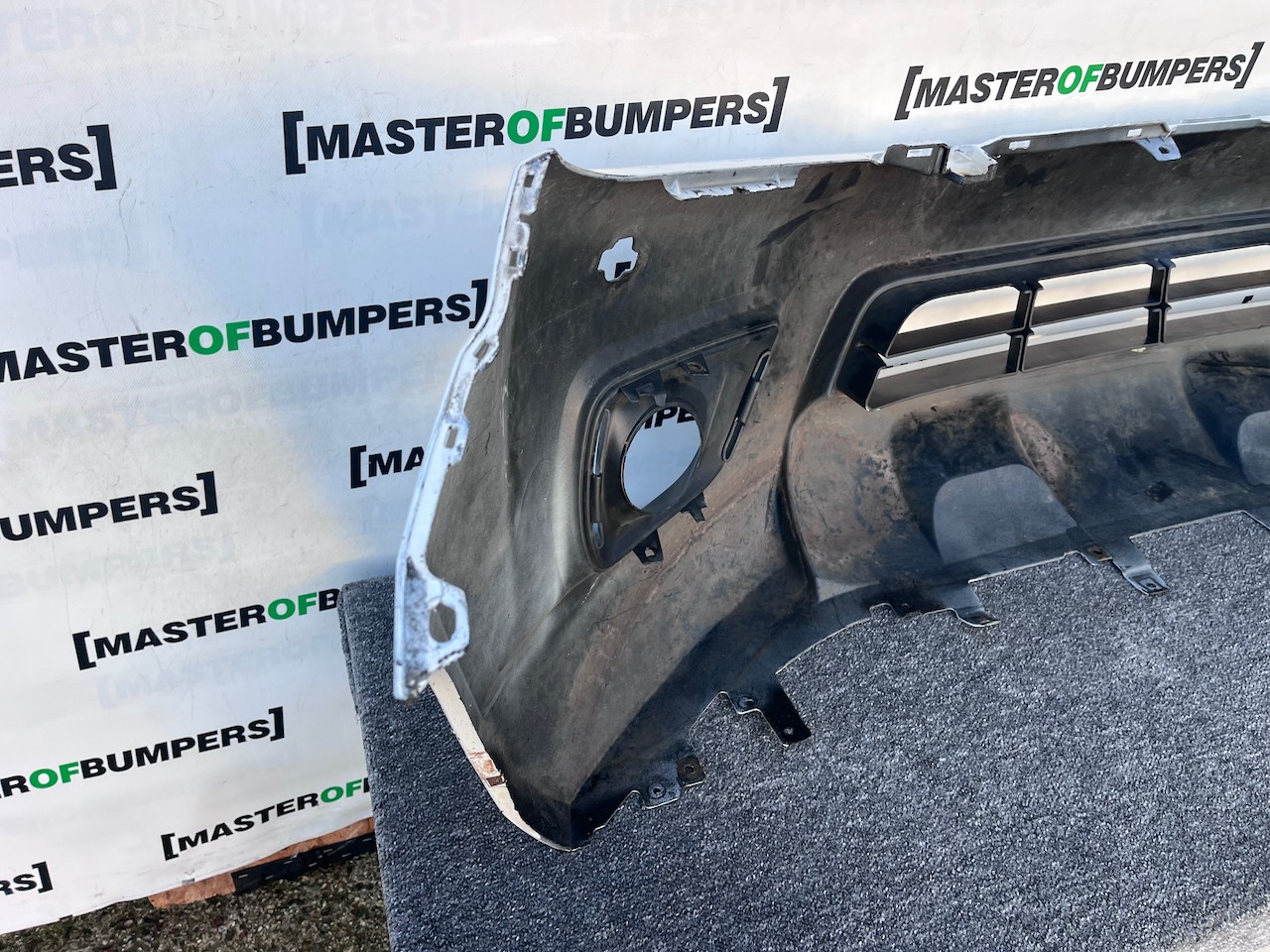 Nissan Navara Tekna Pick Up Mk4 2016-2021 Front Bumper + Jets Genuine [l680]