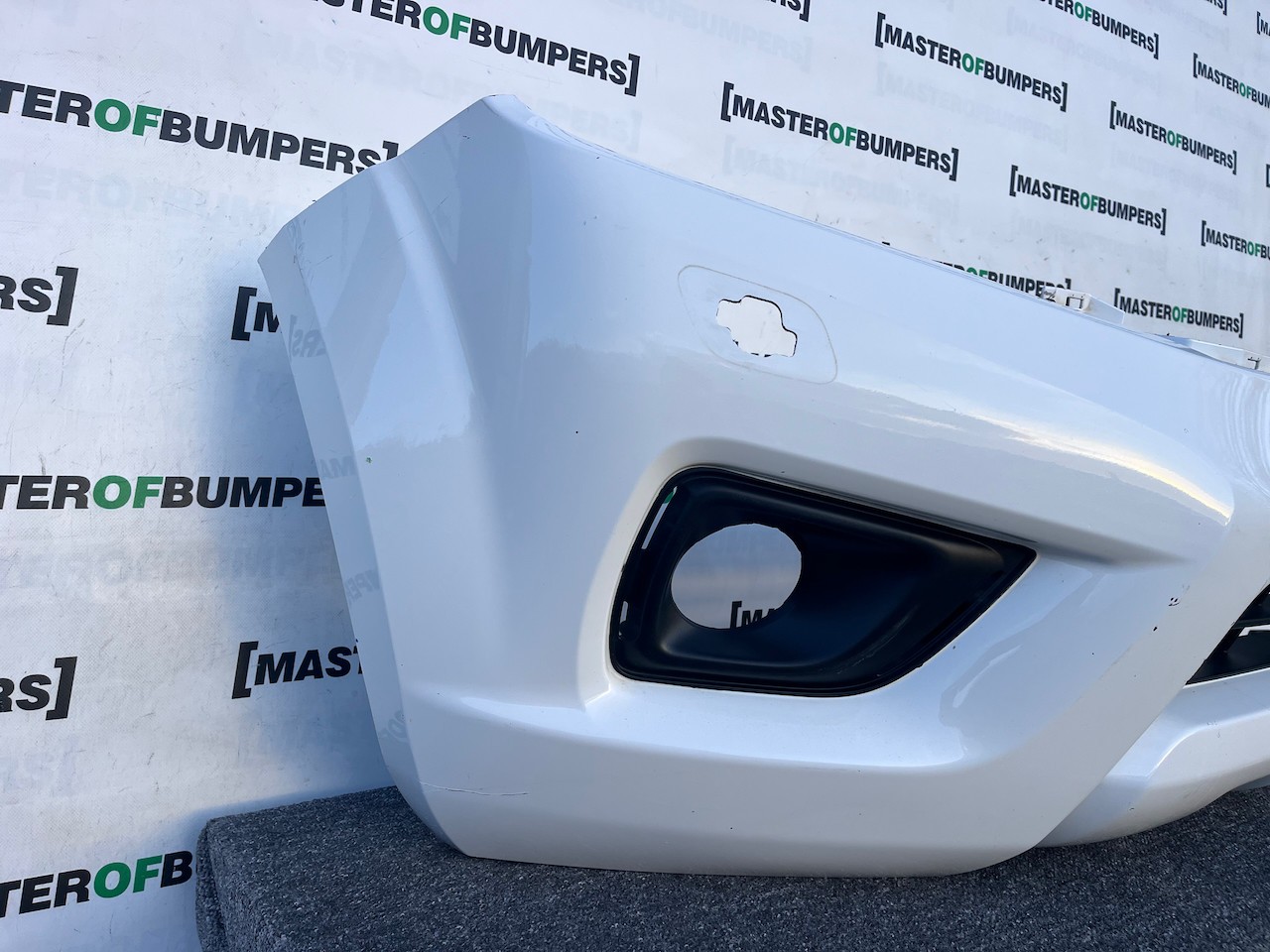 Nissan Navara Tekna Pick Up Mk4 2016-2021 Front Bumper + Jets Genuine [l680]