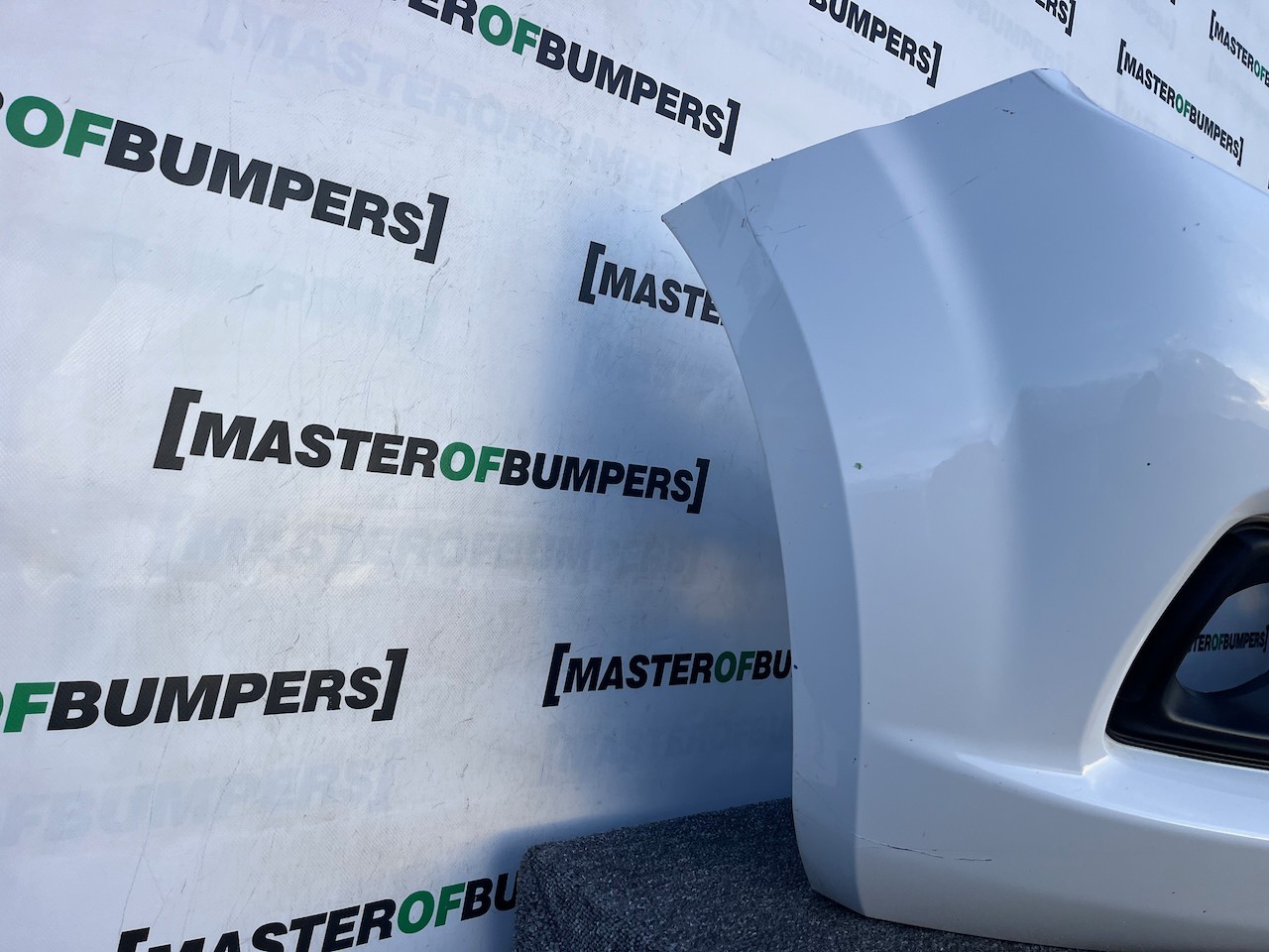 Nissan Navara Tekna Pick Up Mk4 2016-2021 Front Bumper + Jets Genuine [l680]