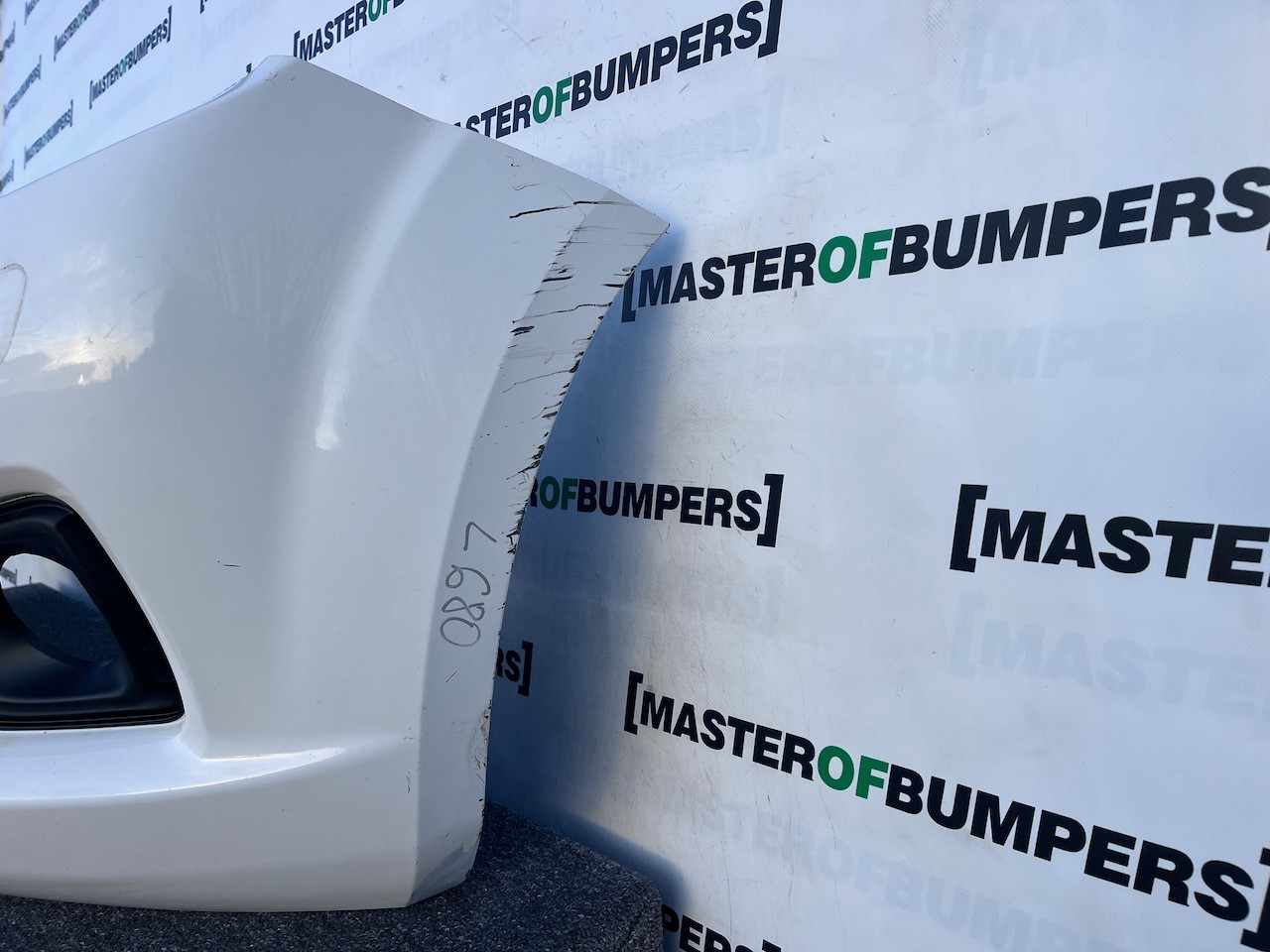 Nissan Navara Tekna Pick Up Mk4 2016-2021 Front Bumper + Jets Genuine [l680]