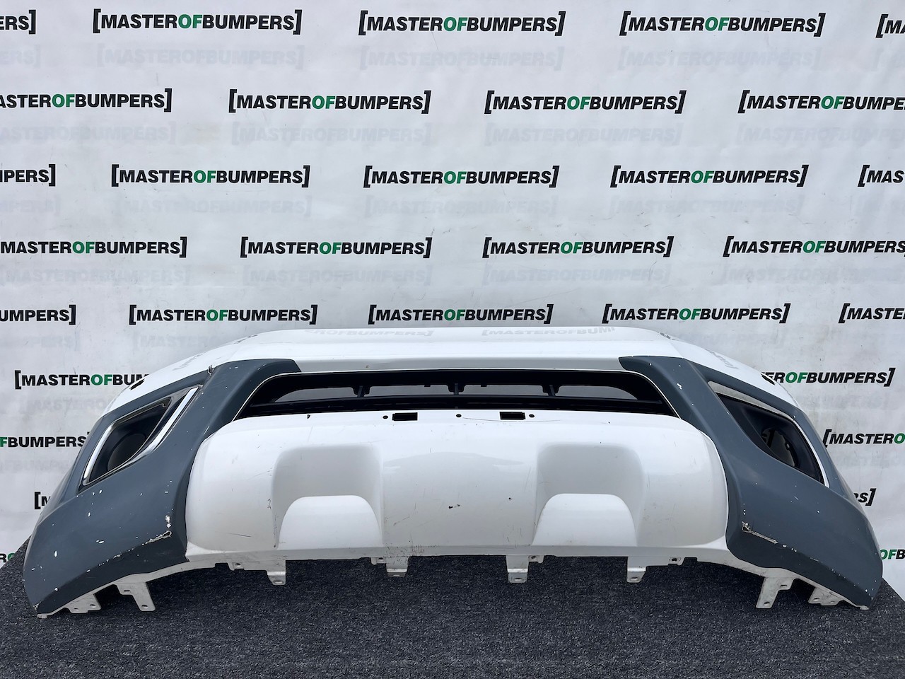 Nissan Navara Tekna Pick Up Mk4 2016-2021 Front Bumper + Jets Genuine [l687]