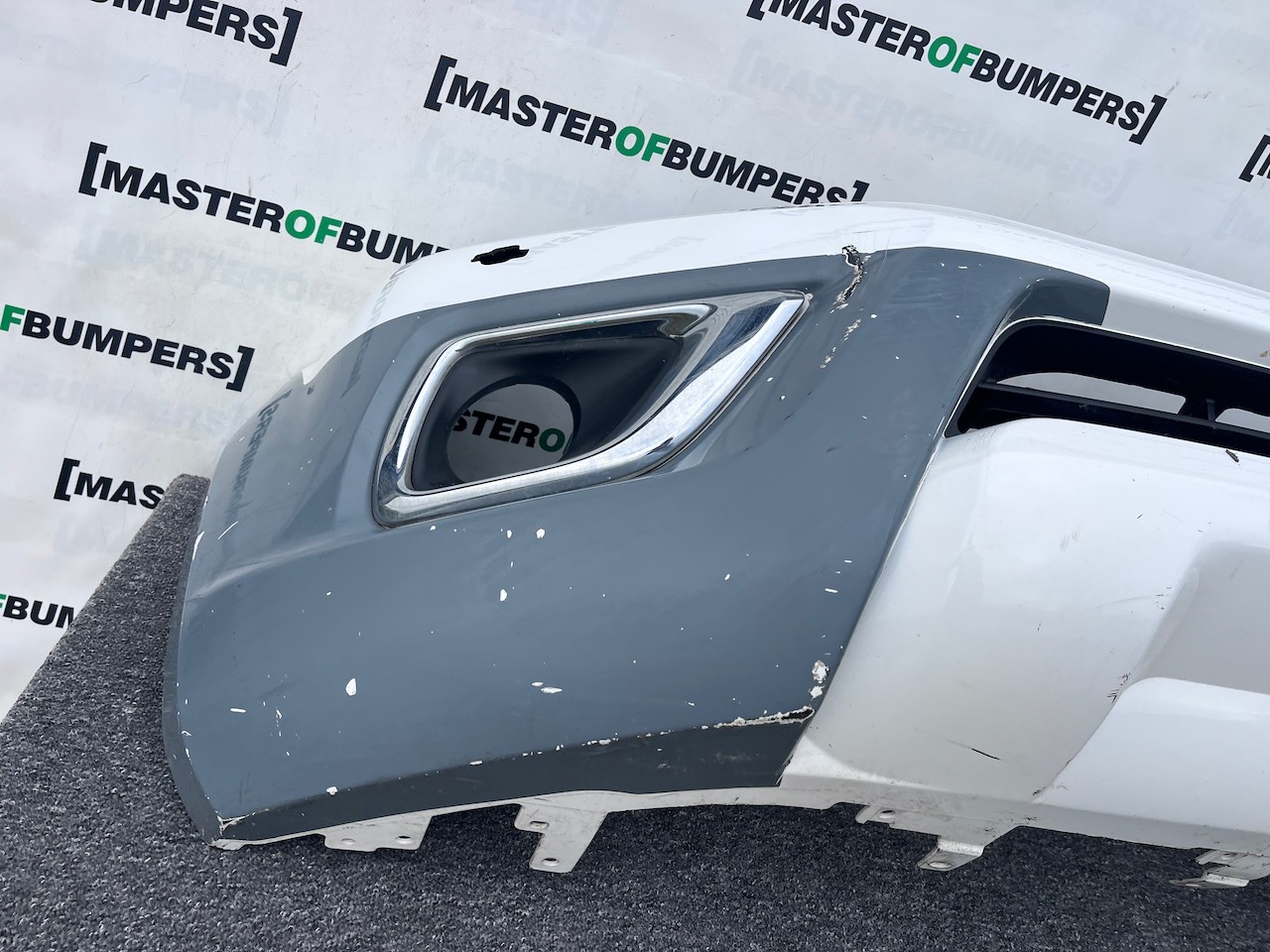 Nissan Navara Tekna Pick Up Mk4 2016-2021 Front Bumper + Jets Genuine [l687]