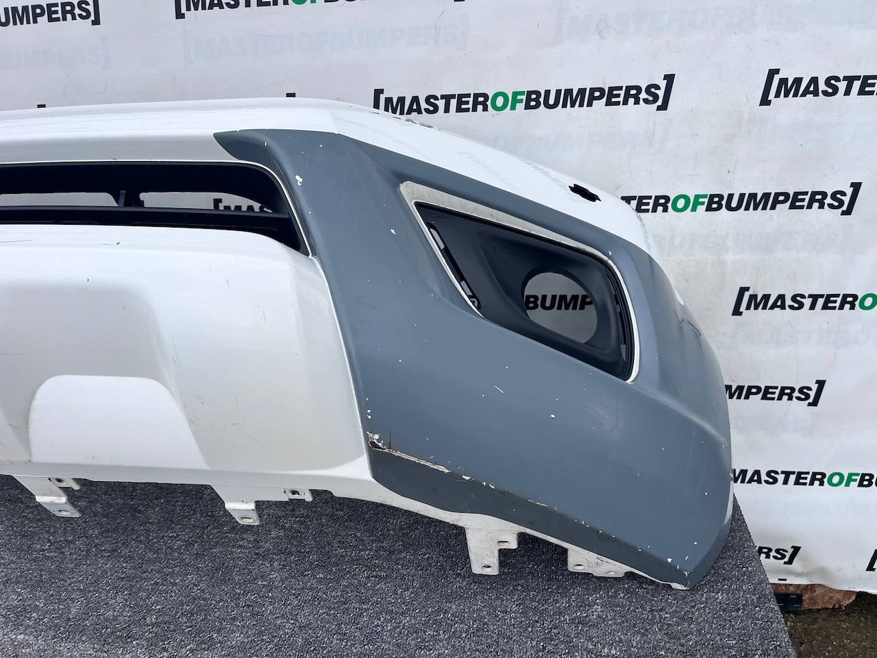 Nissan Navara Tekna Pick Up Mk4 2016-2021 Front Bumper + Jets Genuine [l687]